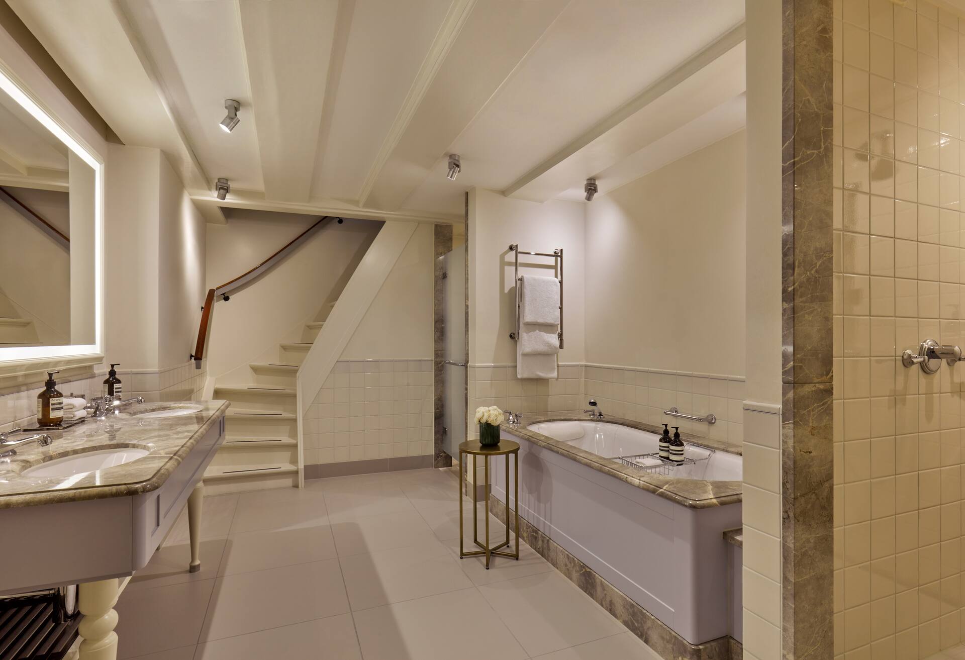 Van Loon Suite thumbnail 5