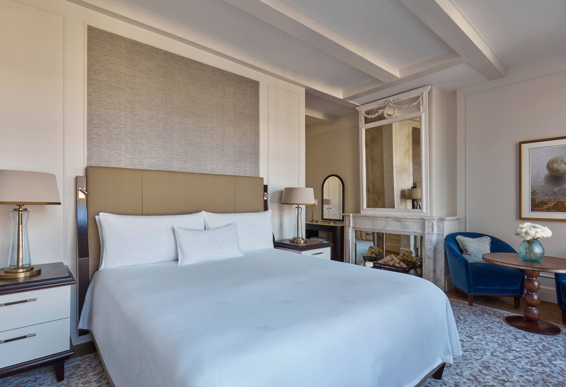 King One Bedroom Suite thumbnail 5