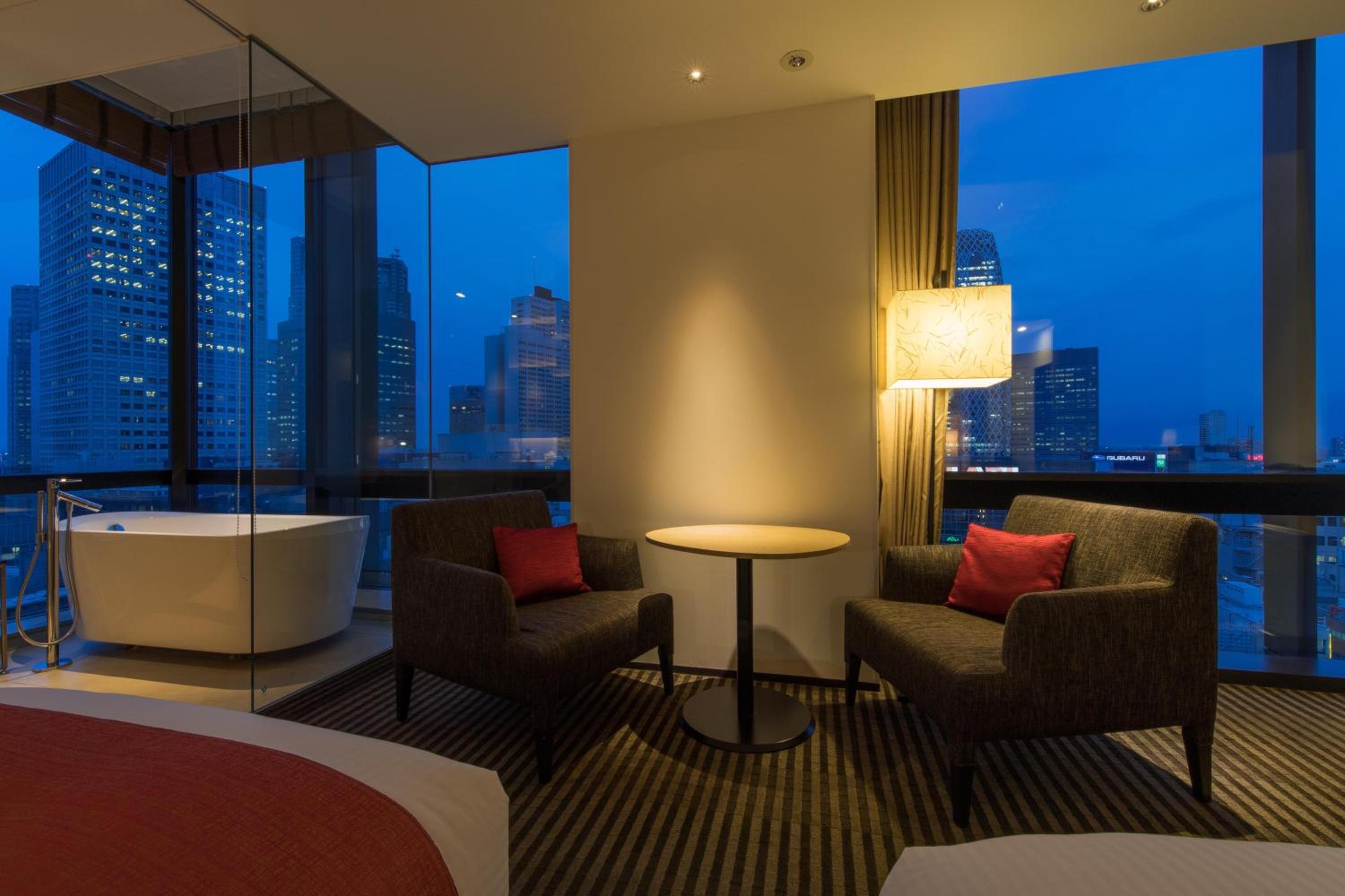 Premium Twin Room with View from Bathroom (Floor 15-16) - Non-Smoking - Photo 22