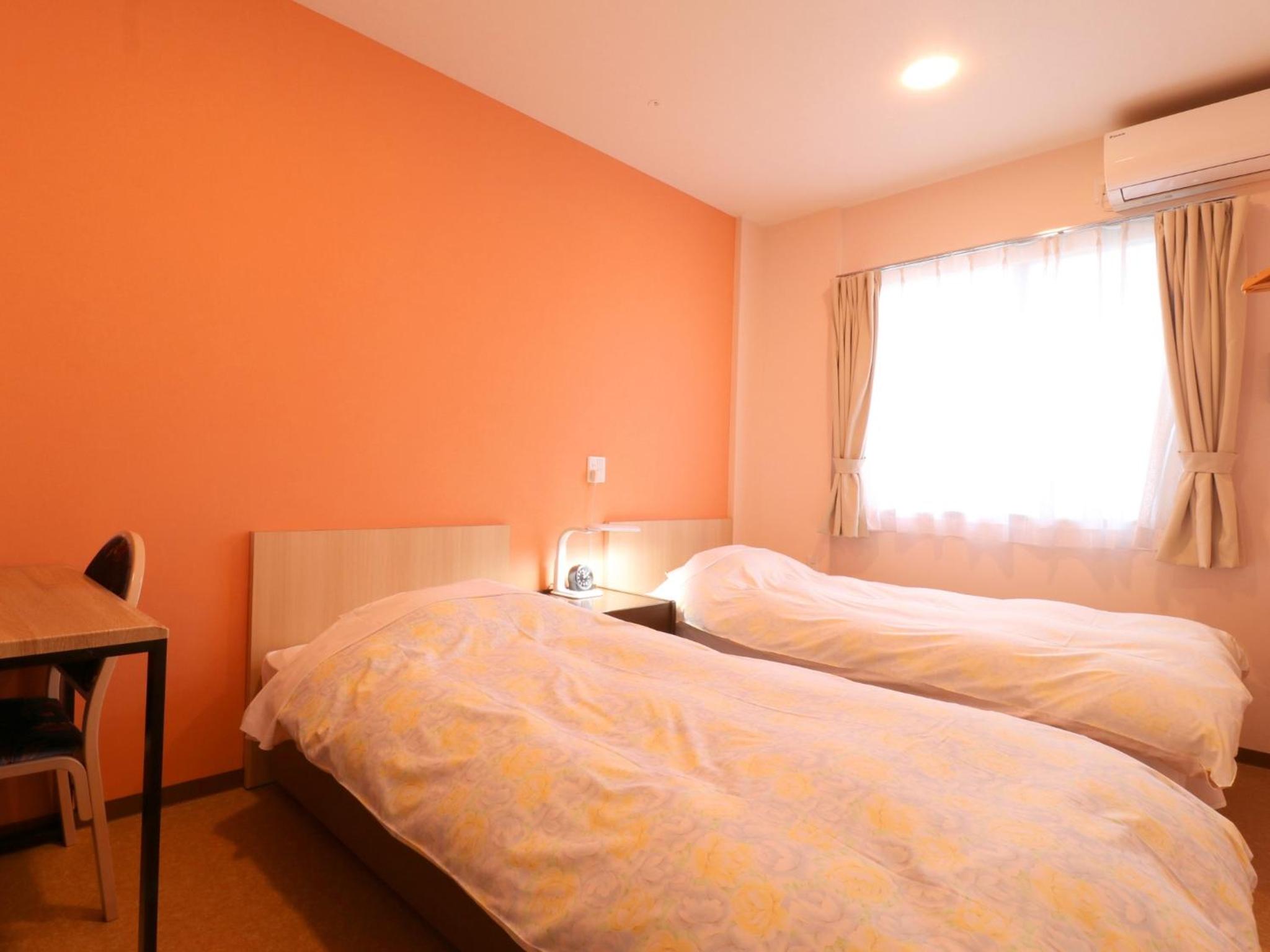 Twin Room - Non-Smoking - Photo 8