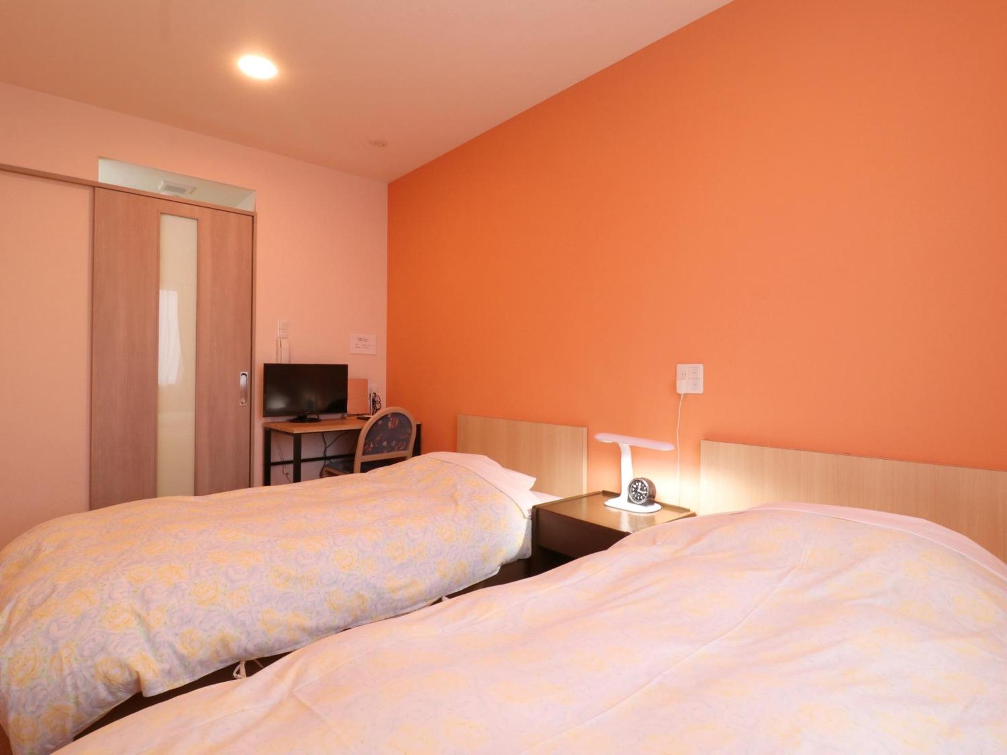 Twin Room - Non-Smoking - Photo 9
