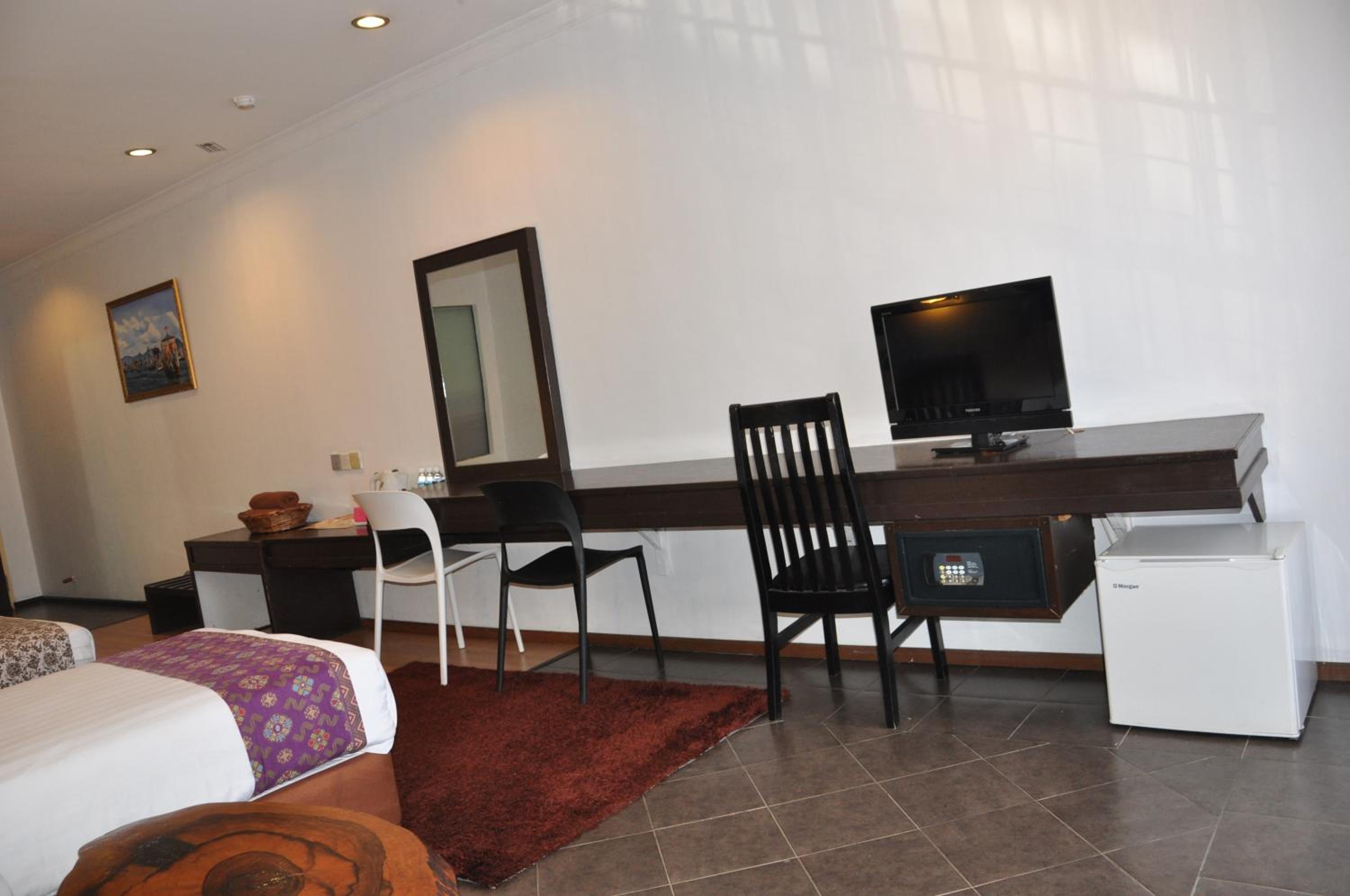 Family Room - Photo 3