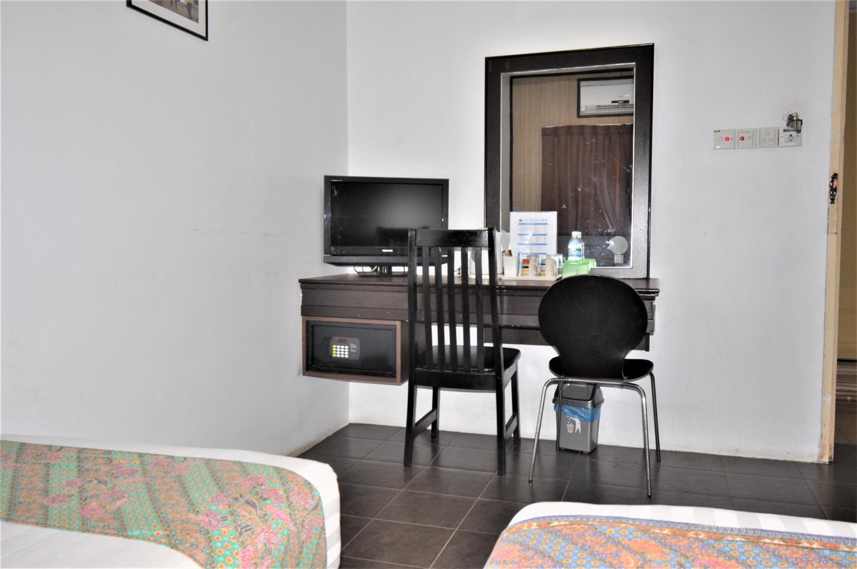 Standard Twin Room - Photo 2