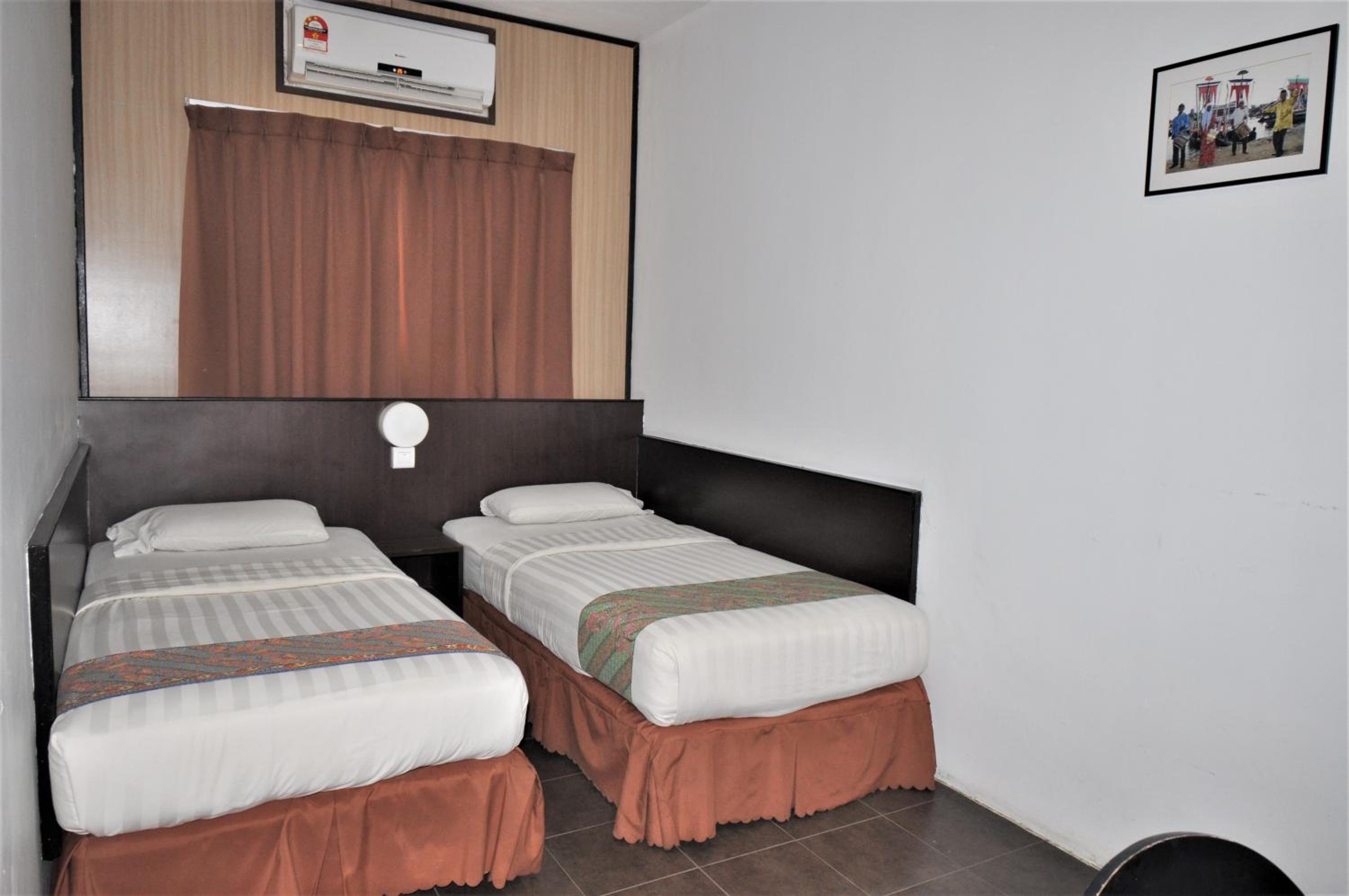 Standard Twin Room - Photo 1