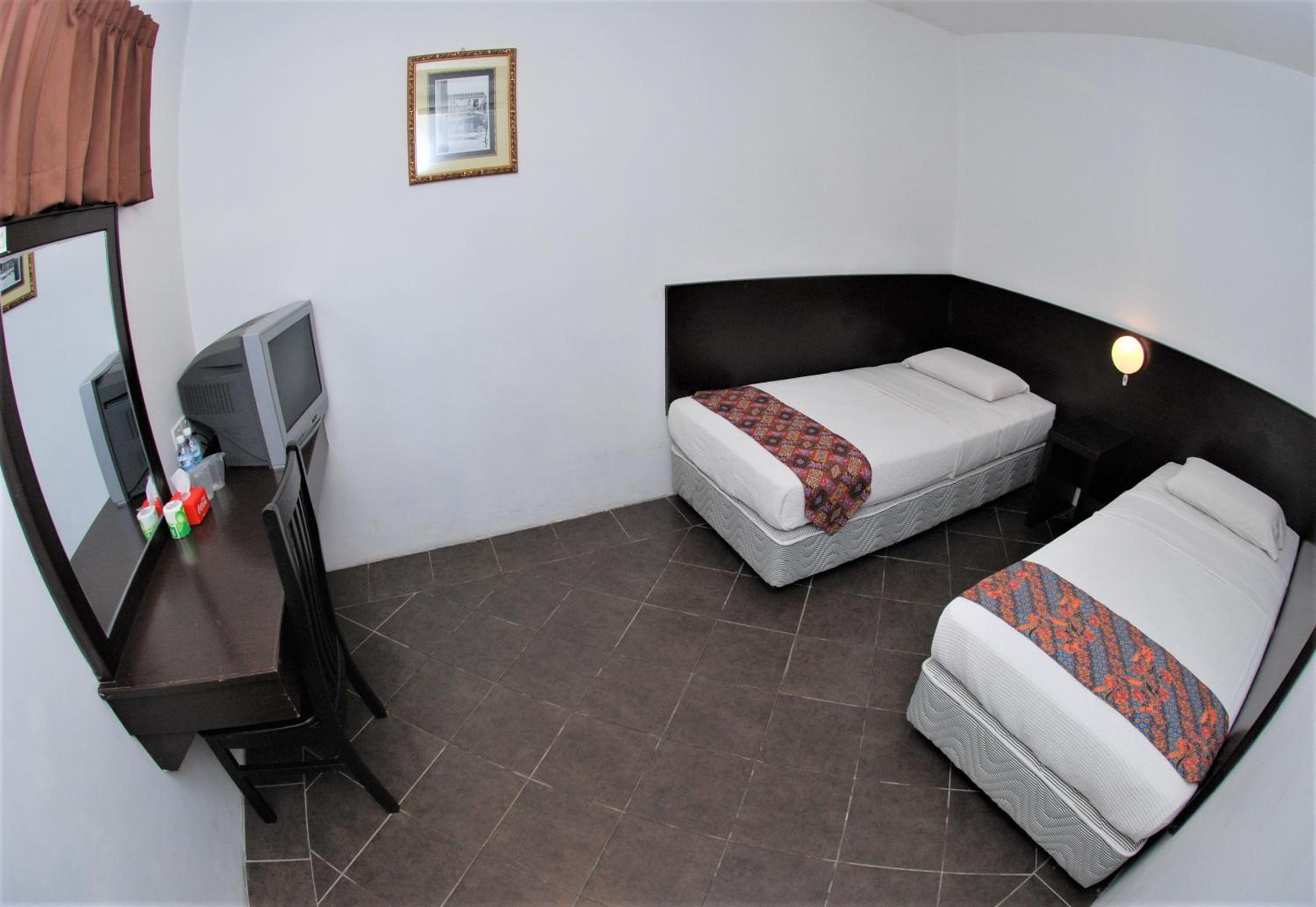Standard Twin Room - Photo 3