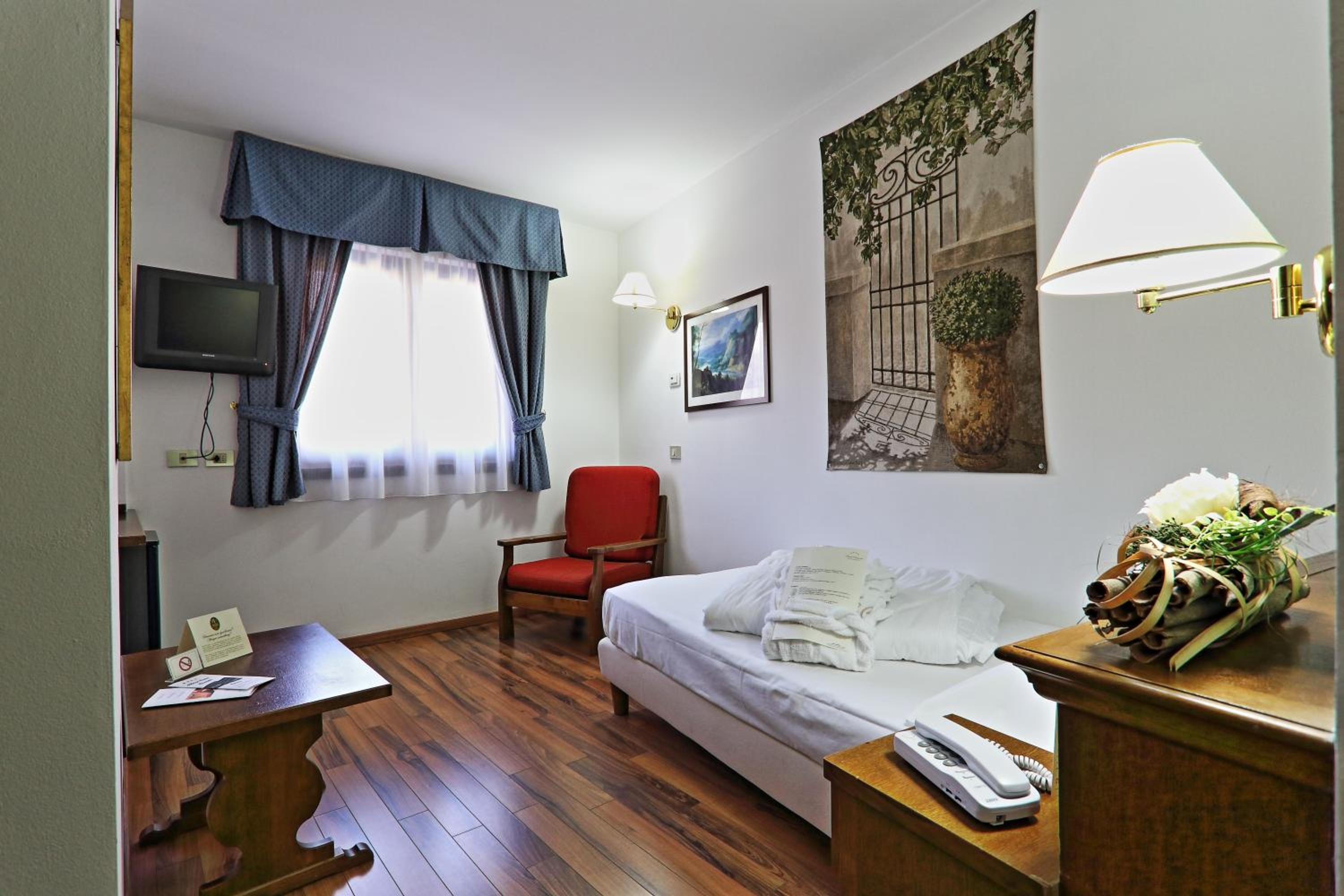 Single Room photo 2