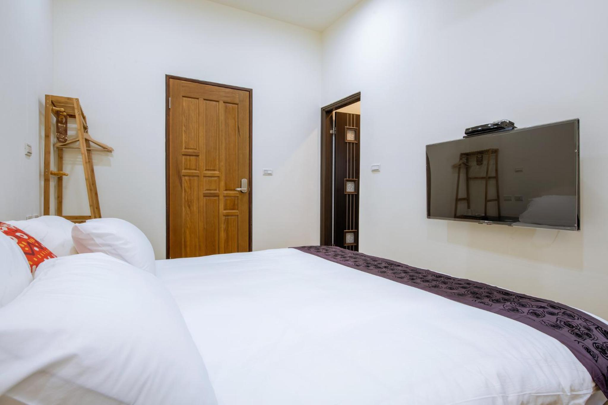 Queen Room with Balcony photo 2