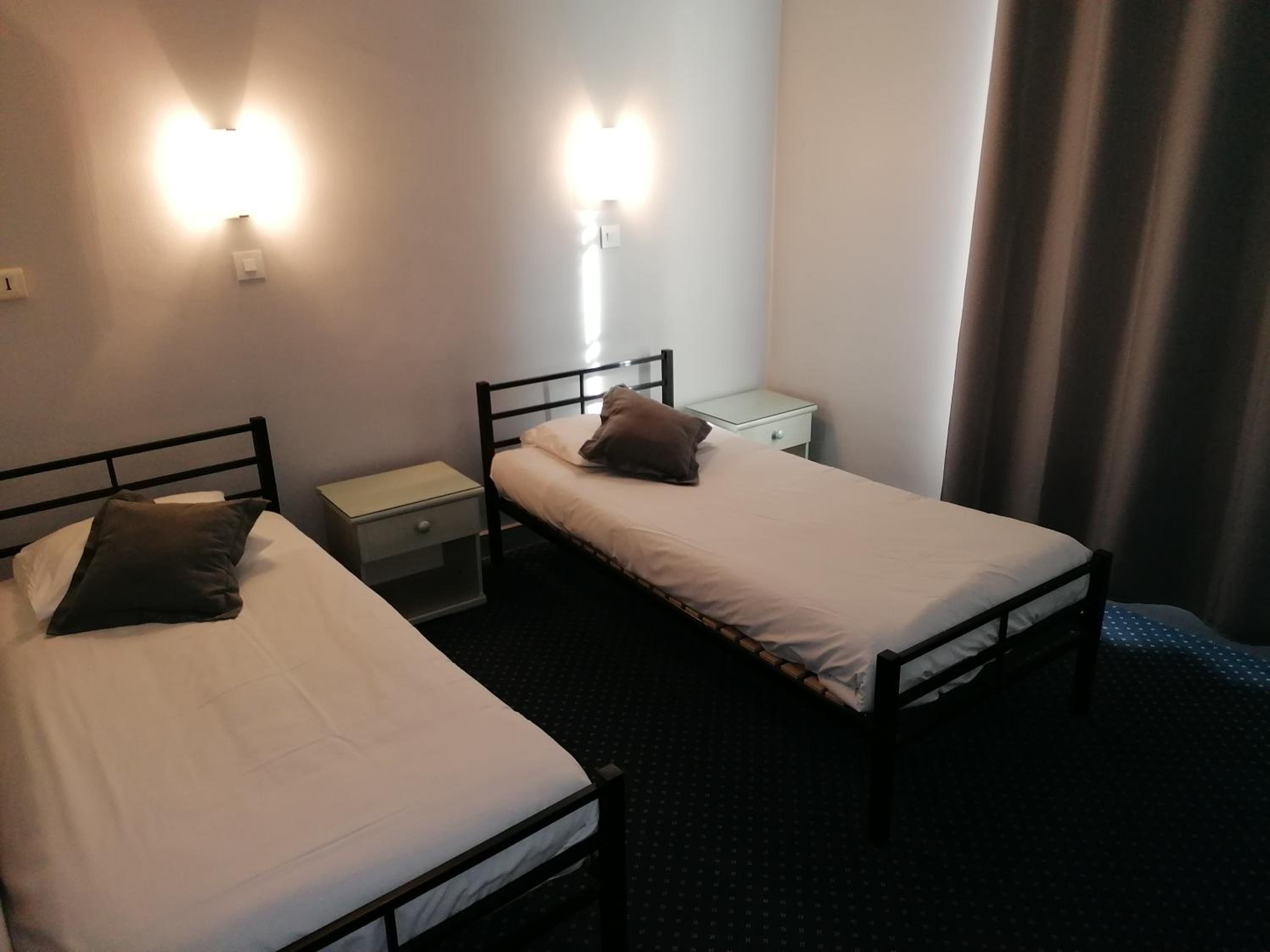 Double Room - Photo 7