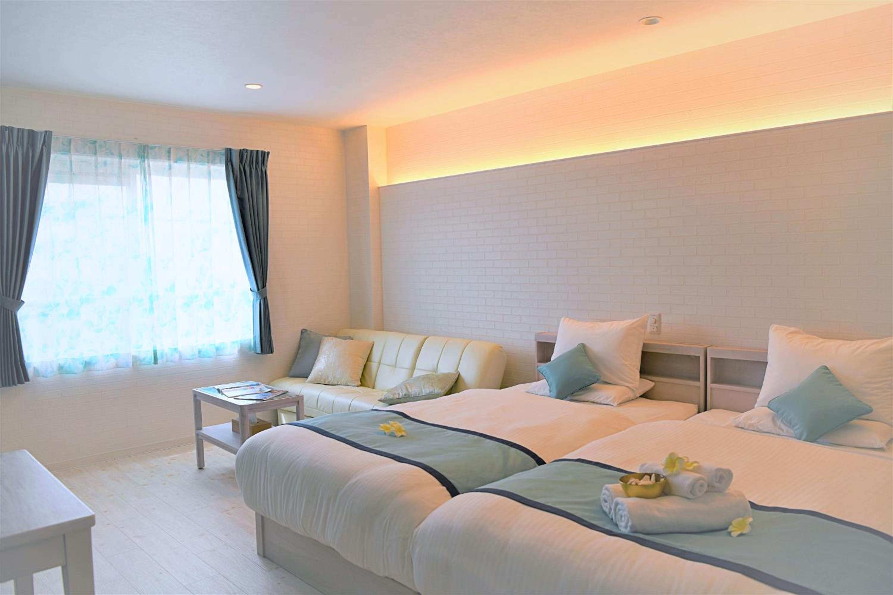 Twin Room with Extra Bed - Photo 11