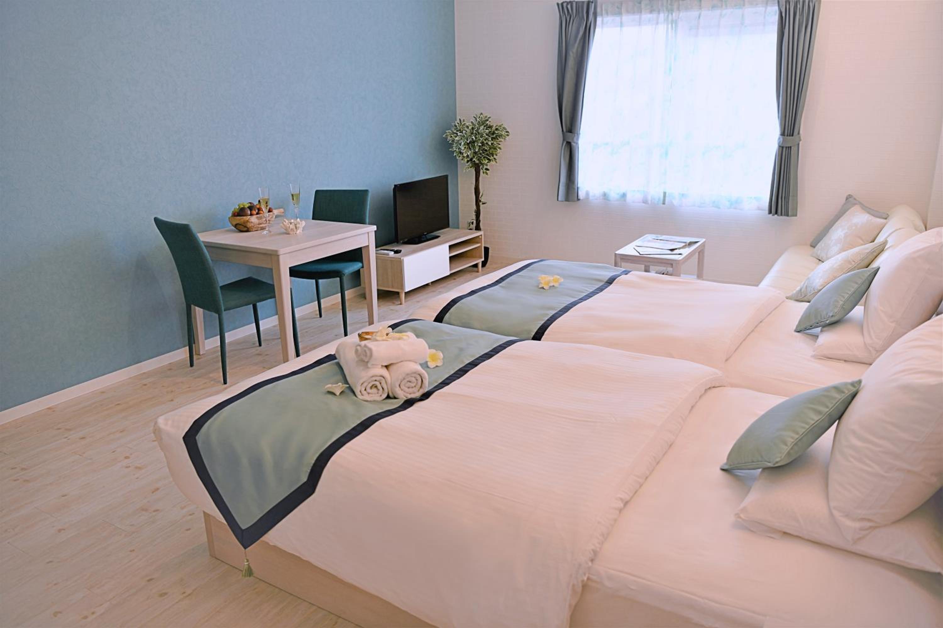 Twin Room with Extra Bed - Photo 3