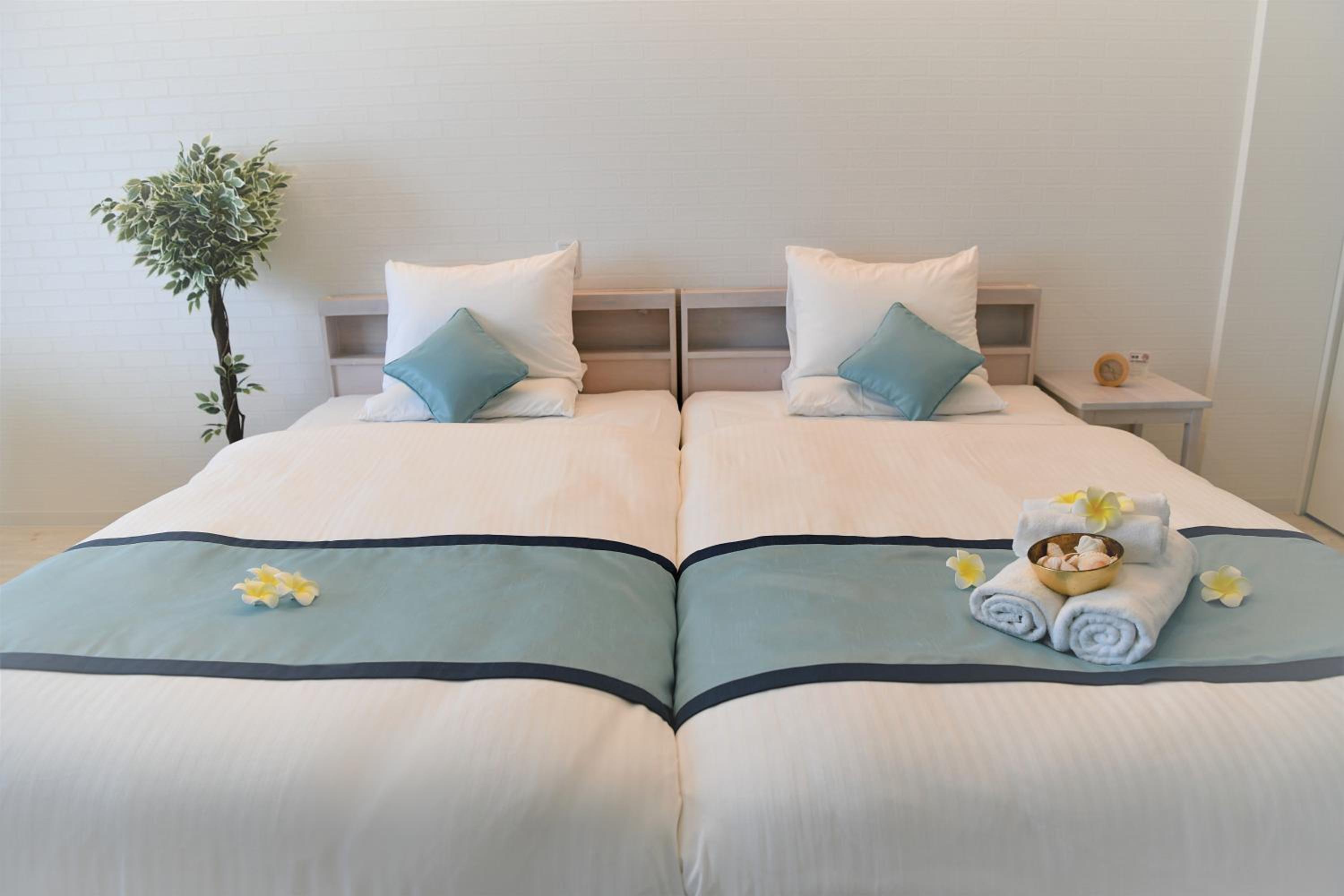 Twin Room with Extra Bed - Photo 8