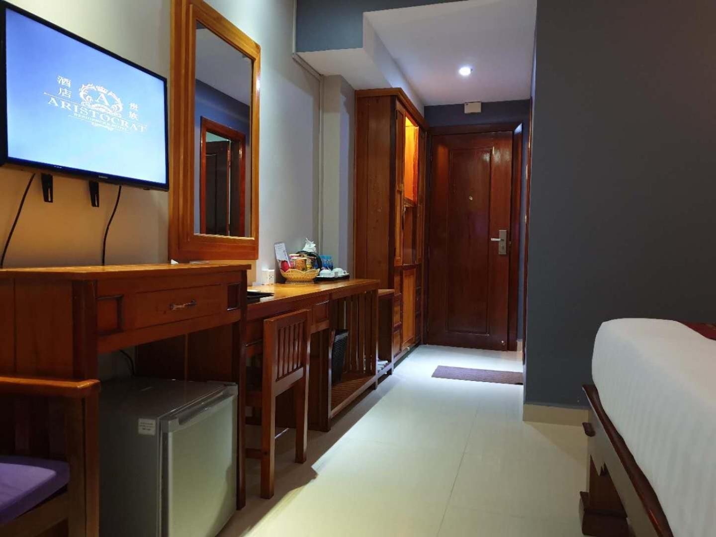 Superior King Room - Photo 7