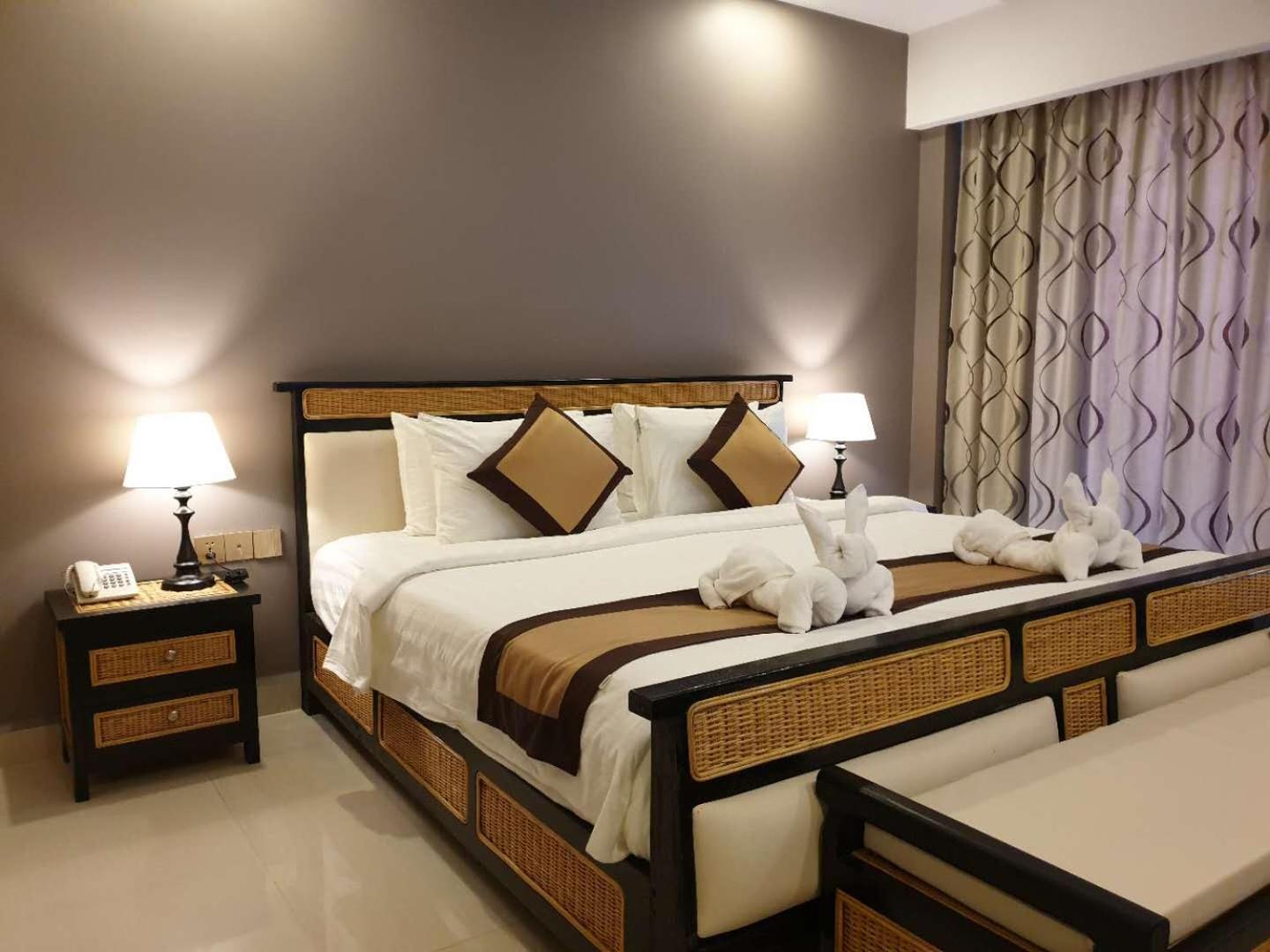 Superior King Room - Photo 1