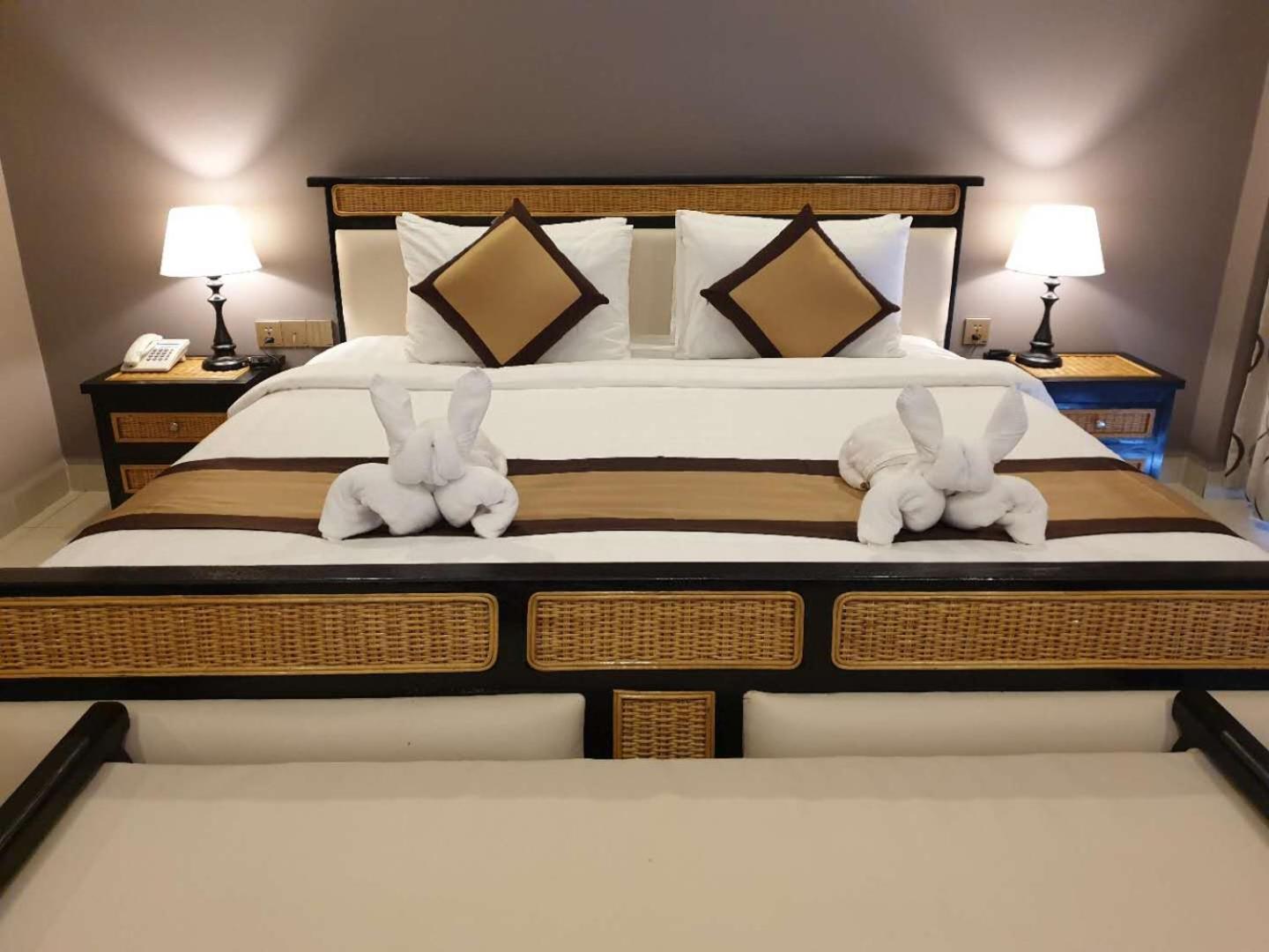 Superior King Room - Photo 3