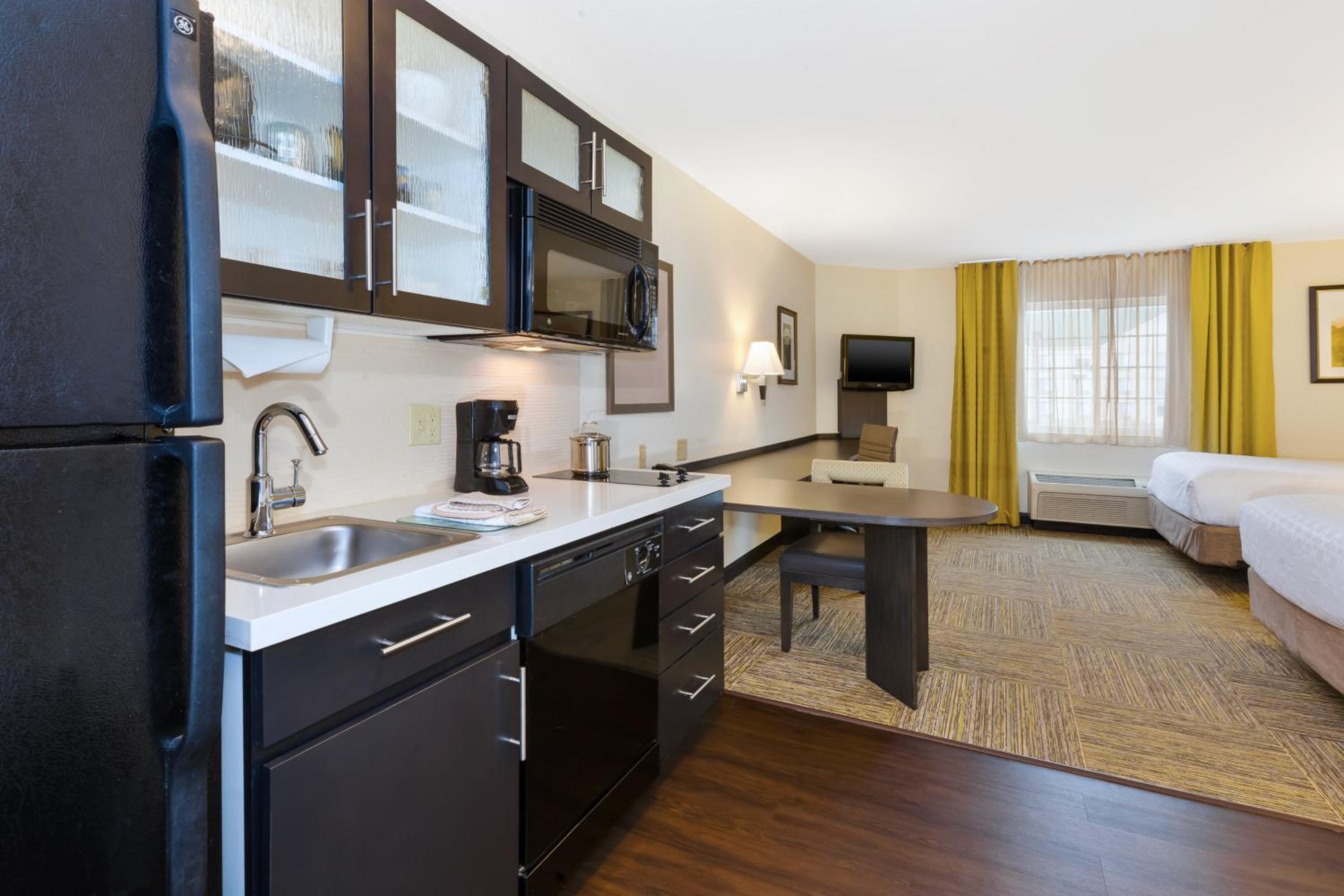 Studio Suite with Two Double Beds - Photo 2