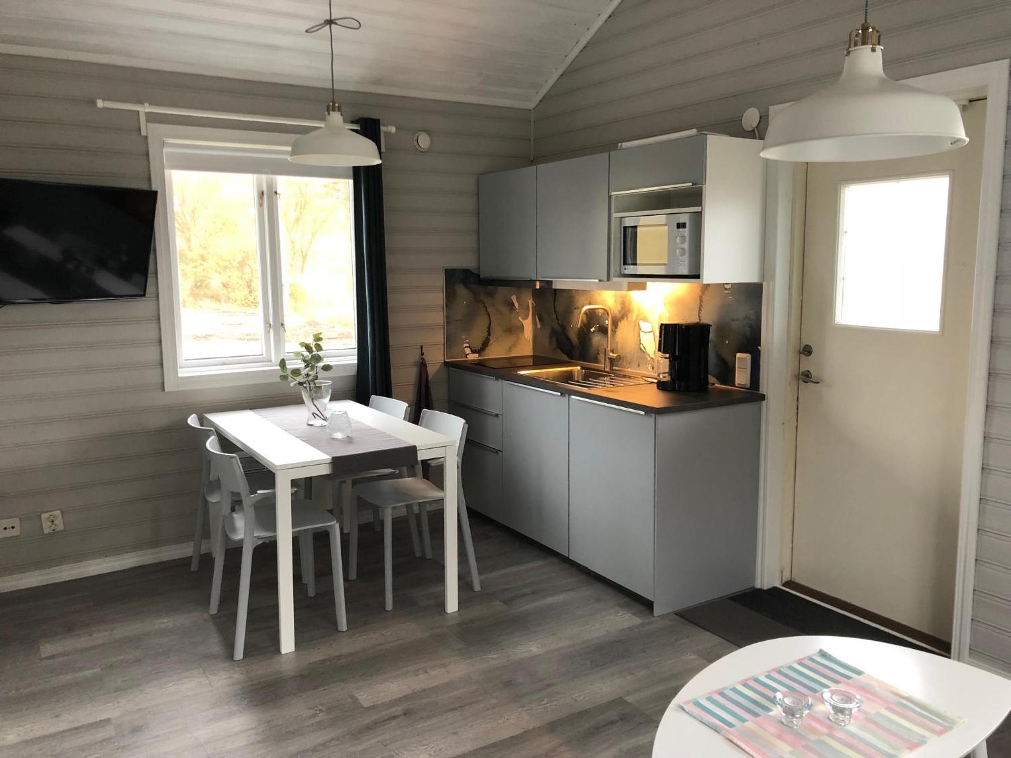 Two-Bedroom Cottage - Photo 4