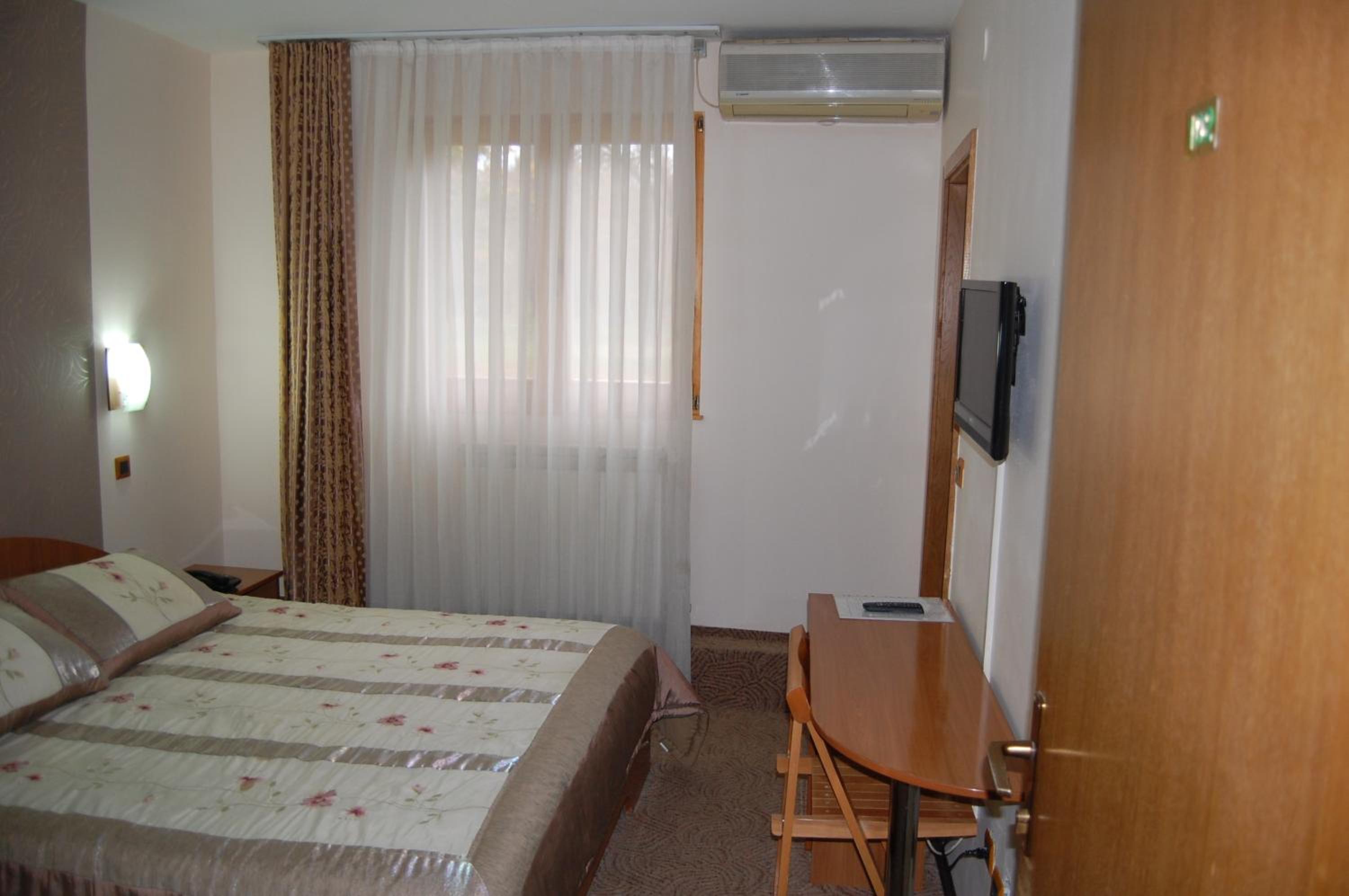 Standard Double Room photo 2