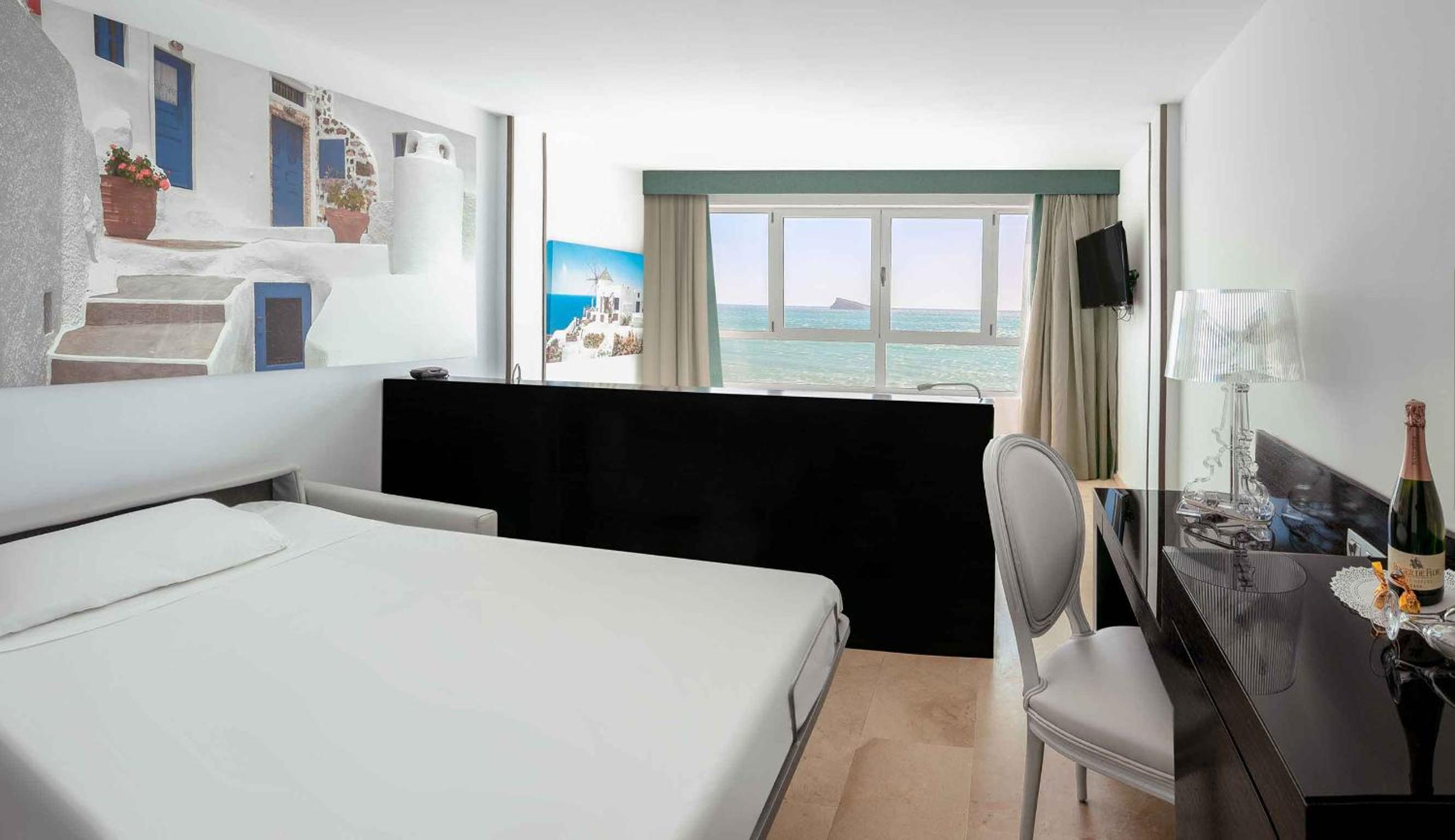 Habitación Doble o Twin con Vista al Mar (2 adultos)