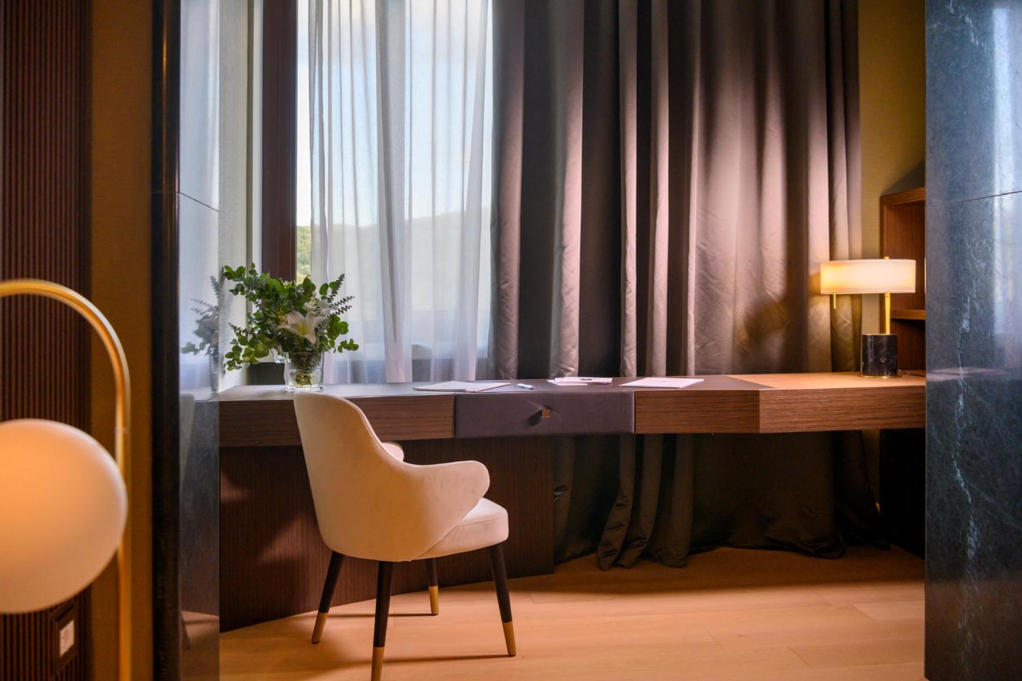 Suite - Photo 5