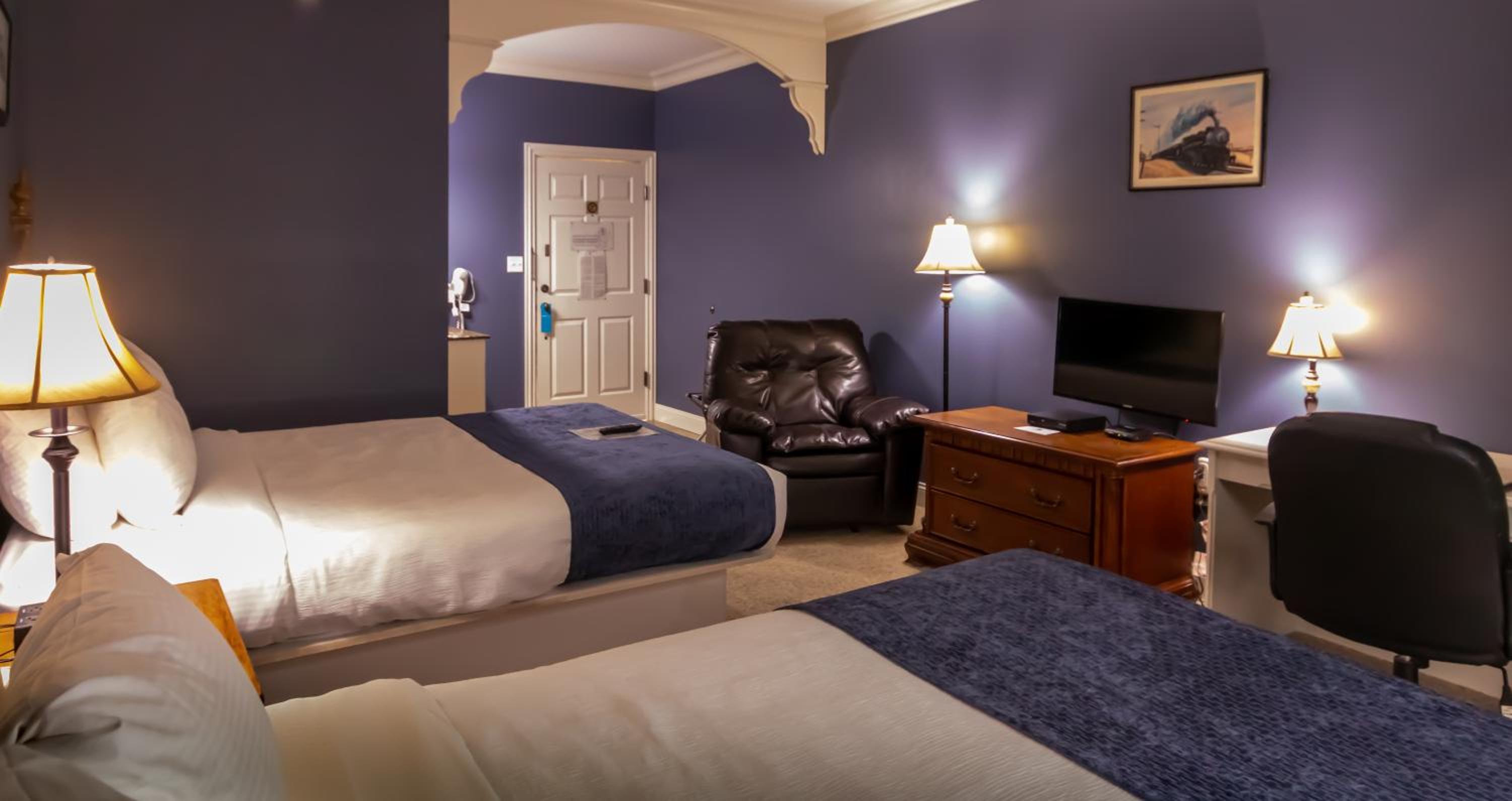 Queen Room with Two Queen Beds photo 2