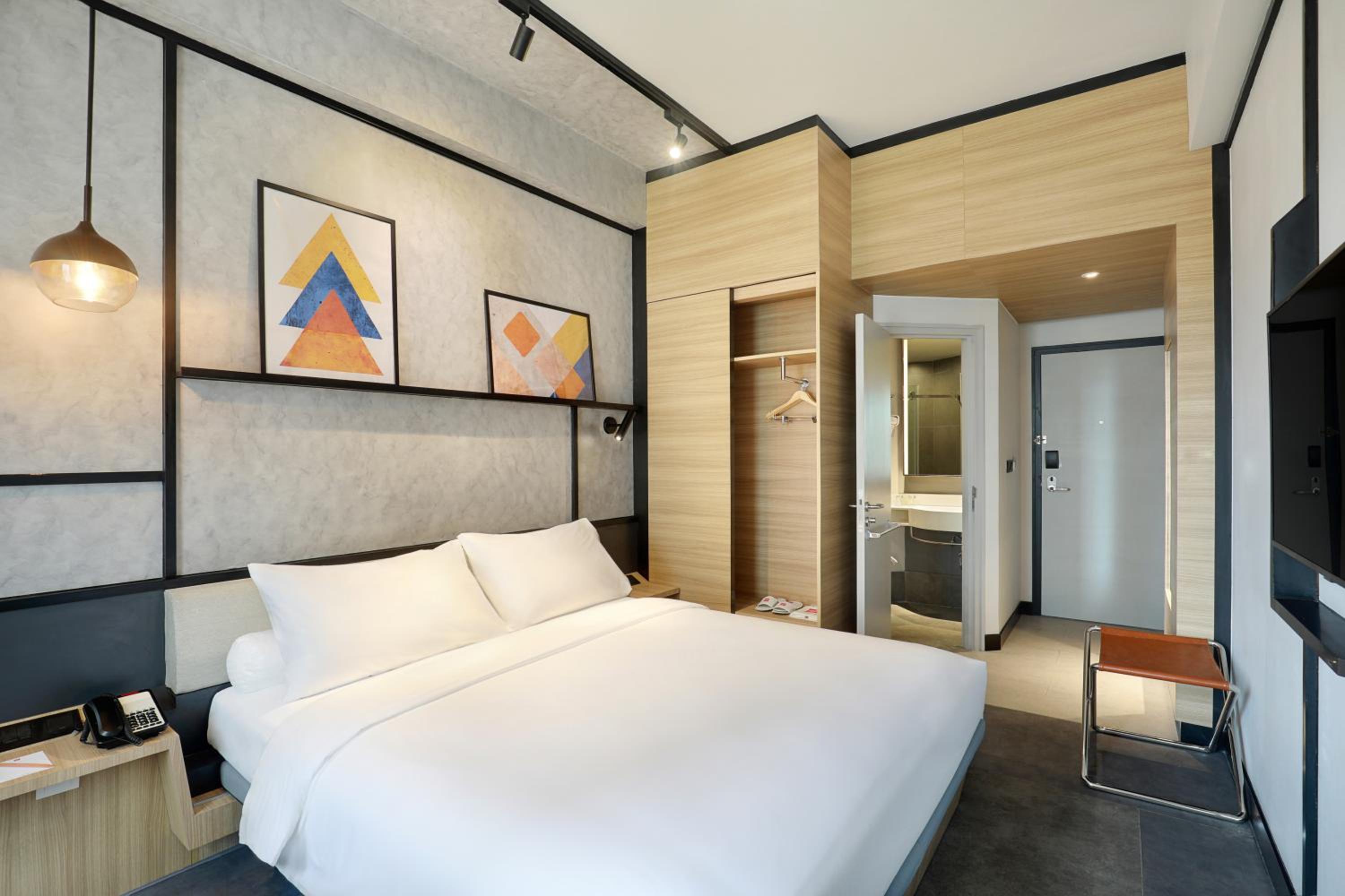 Standard King Room - Photo 4
