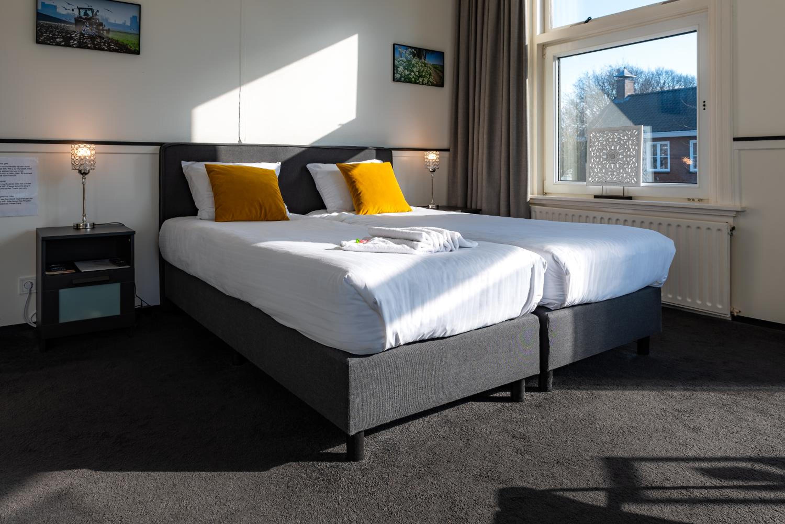 Large Double Room - Photo 5