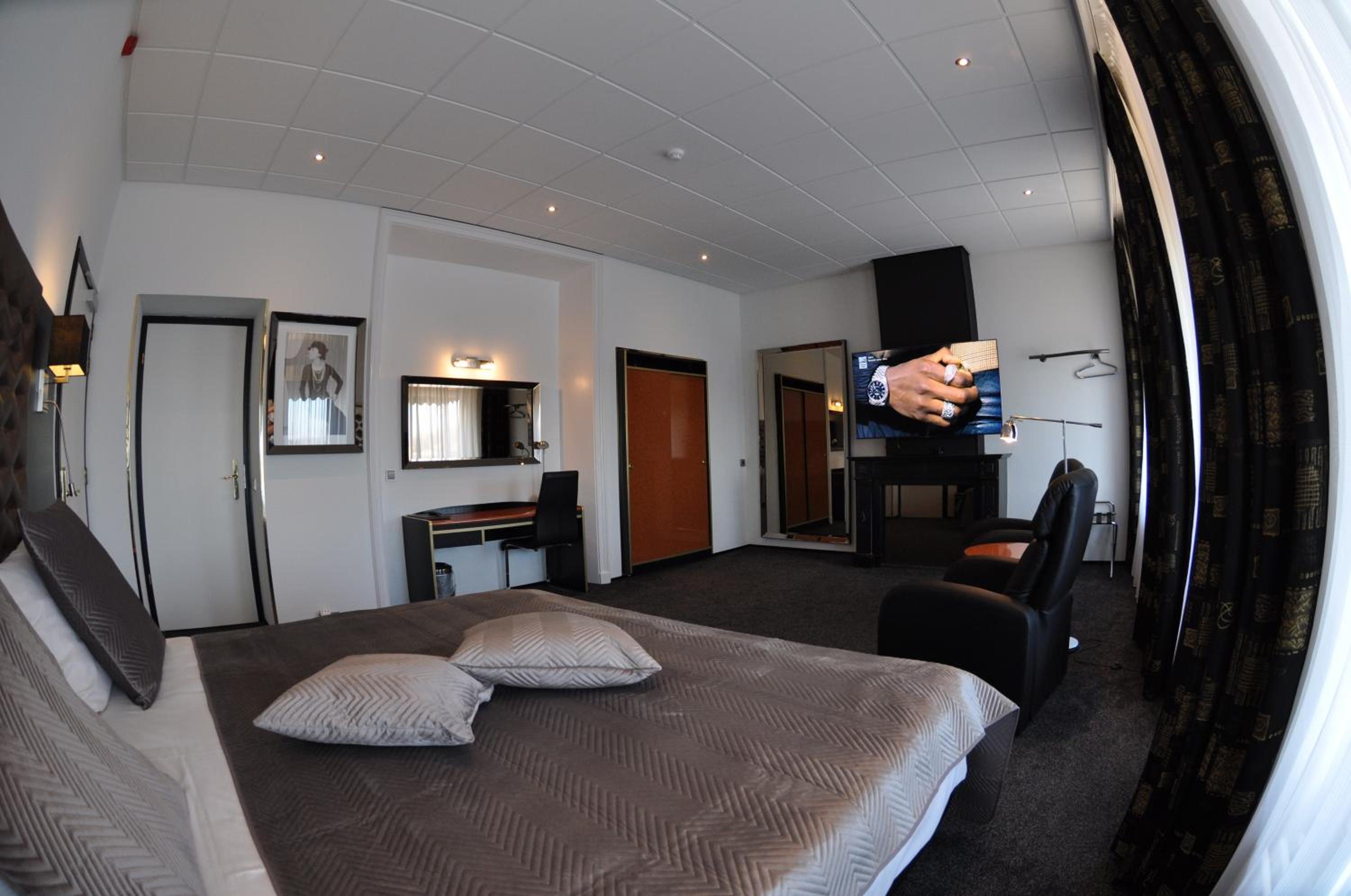 Grand Deluxe Double Room with Balcony photo 2