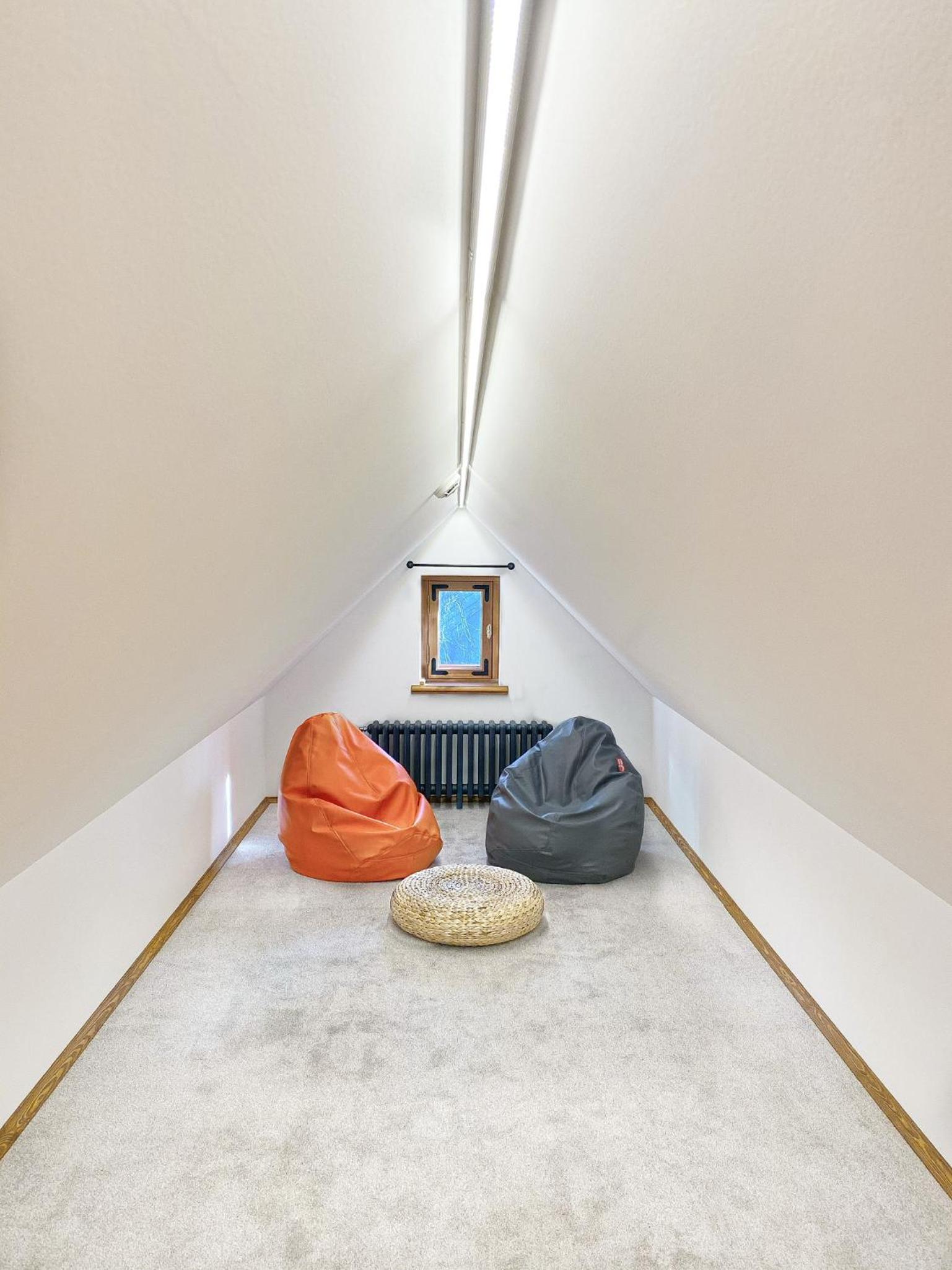 Studio with Balcony - Photo 4