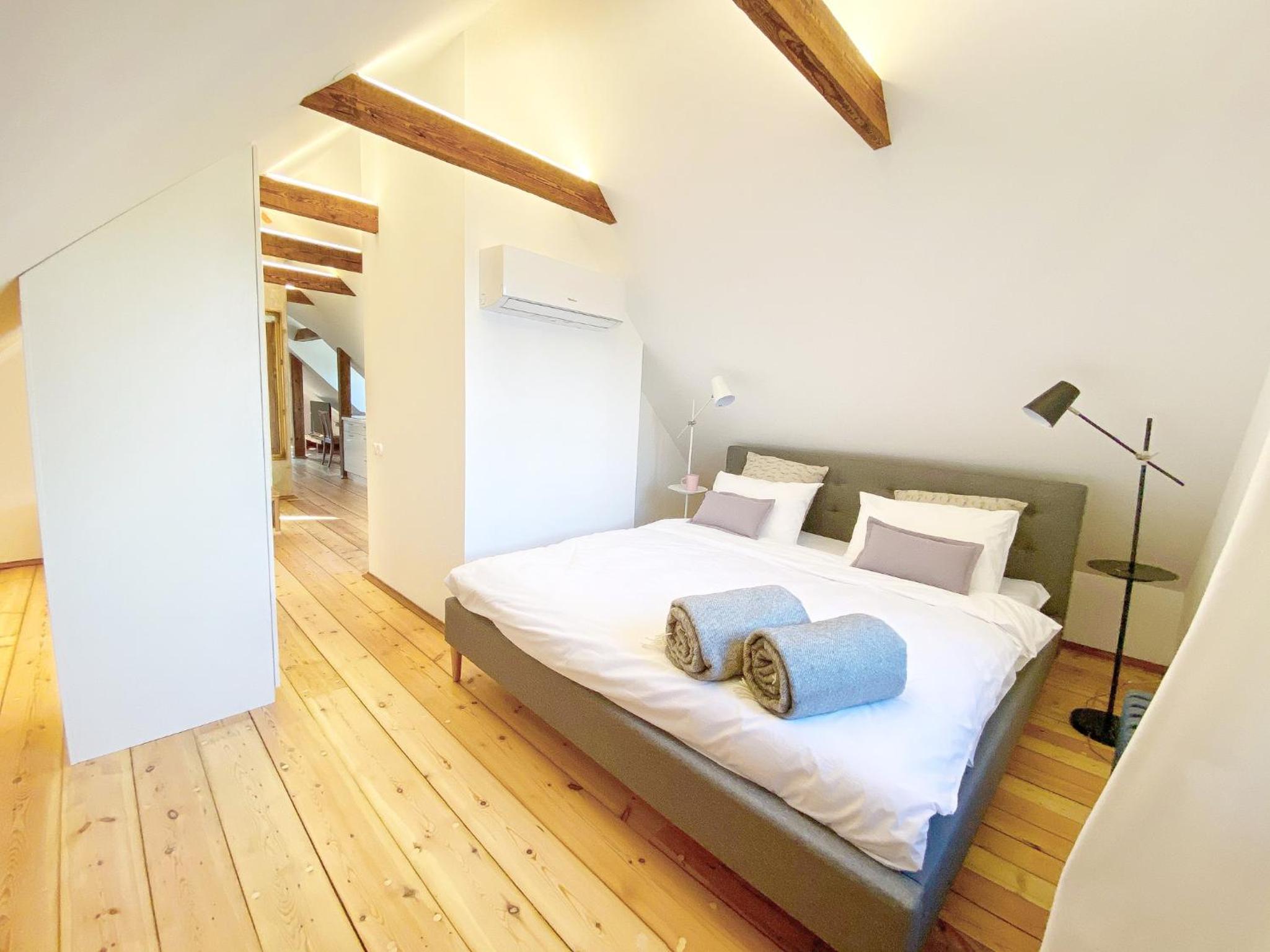 Studio with Balcony - Photo 3