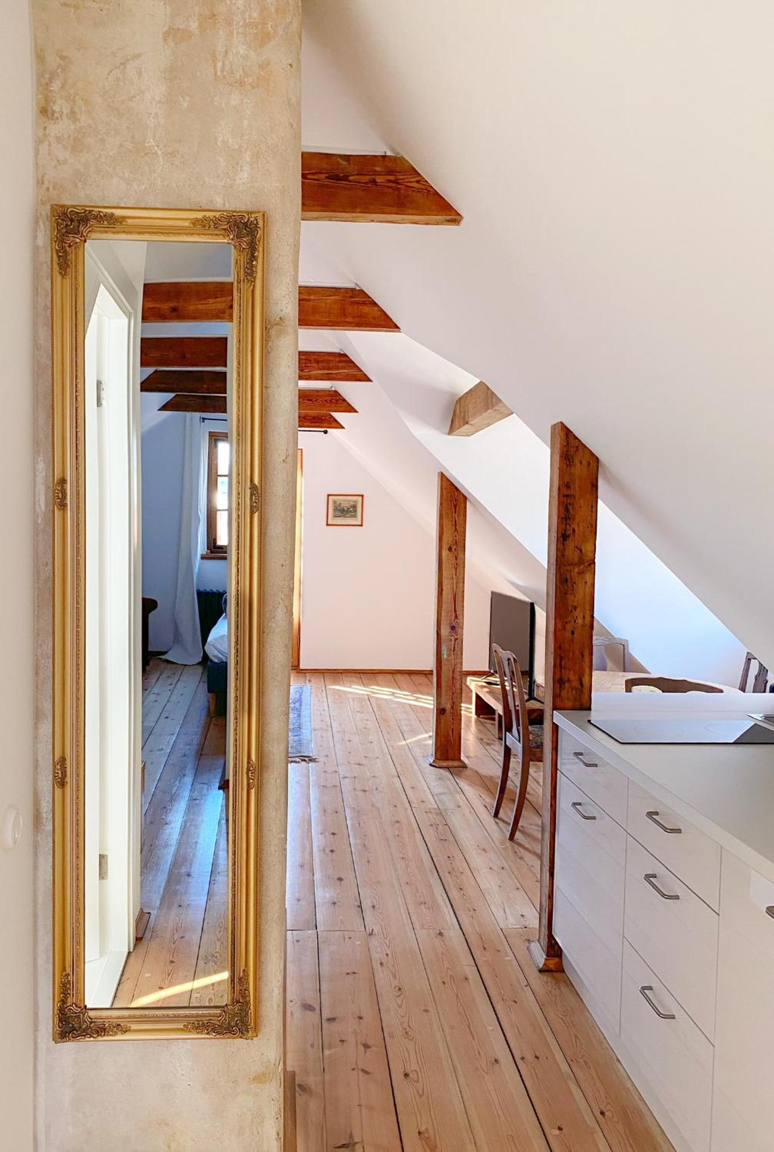 Studio with Balcony - Photo 10