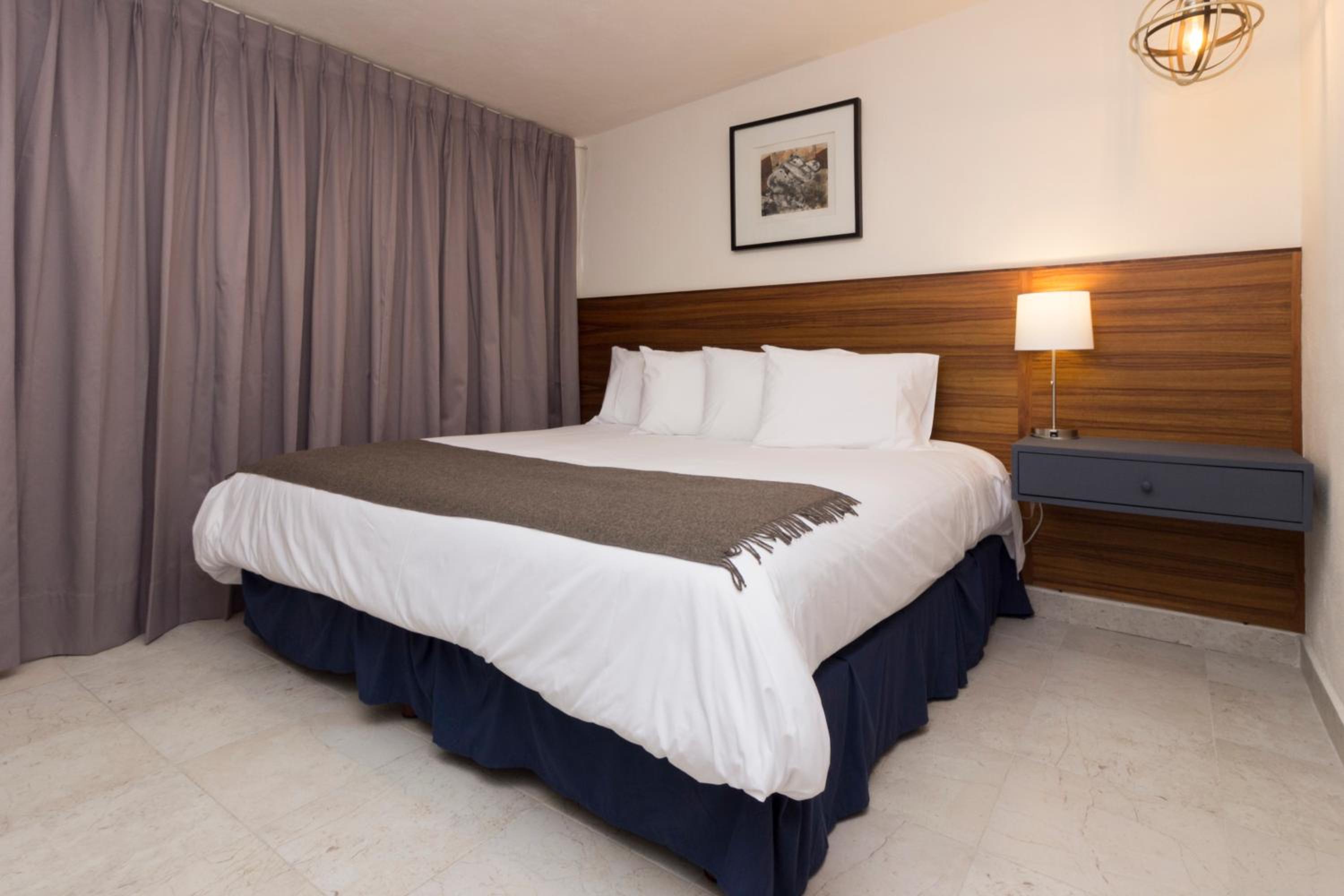 Deluxe Queen Room - Photo 4