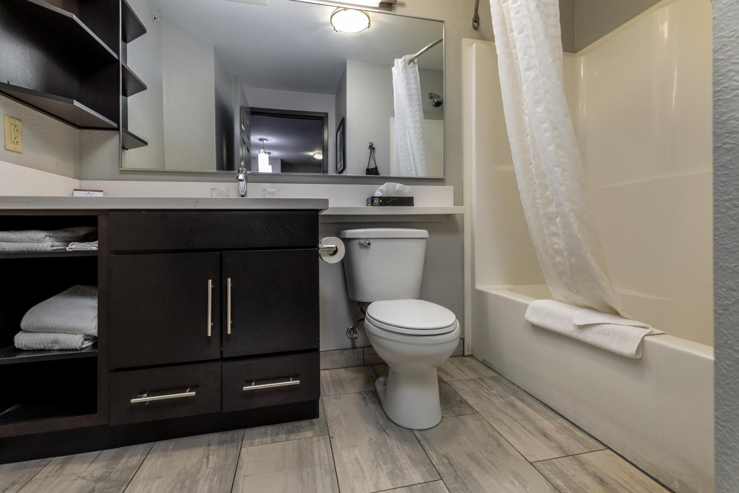 Studio Suite - Photo 2