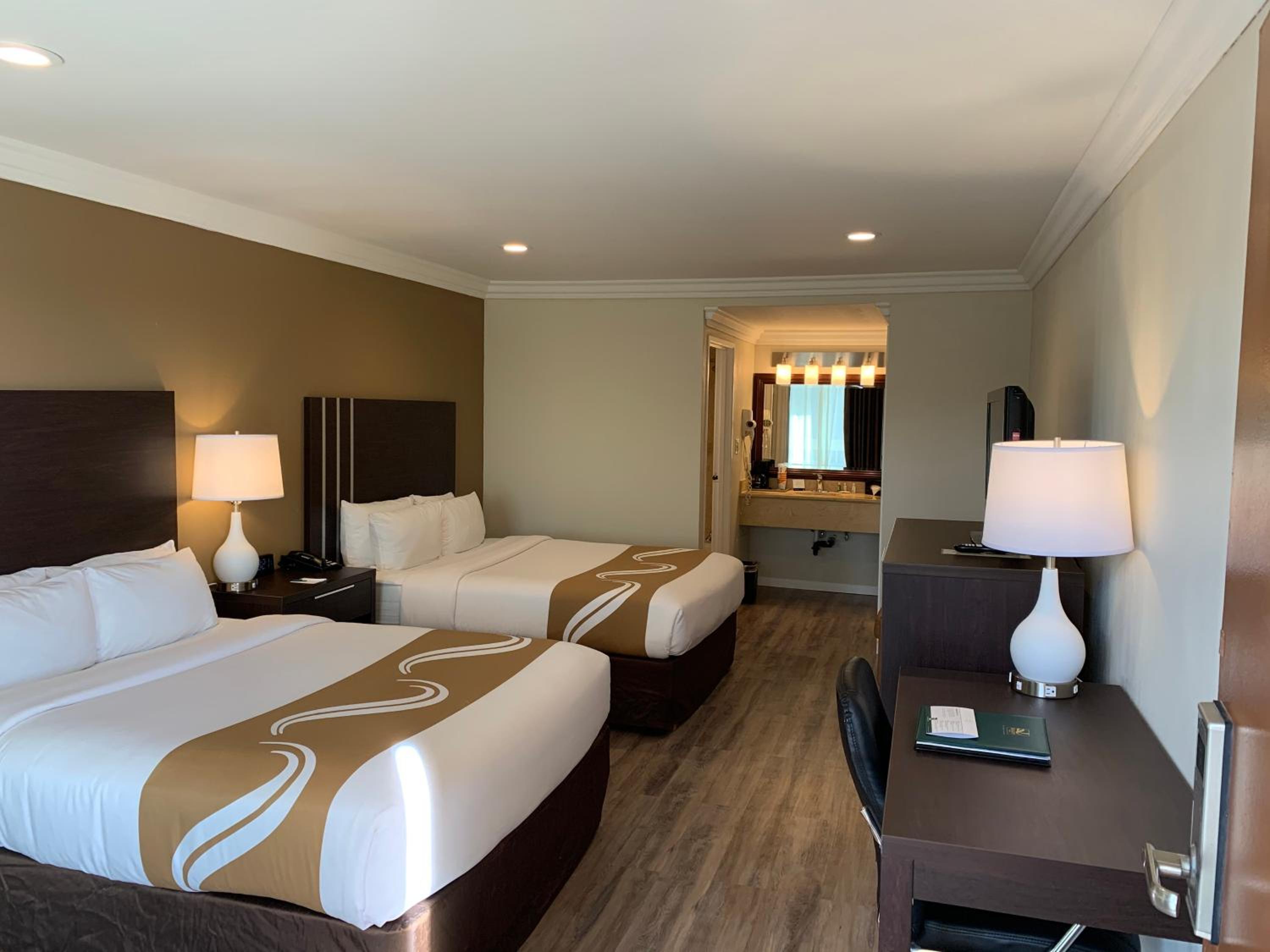 Standard Room, 2 Queen Beds, Non Smoking - Photo 6