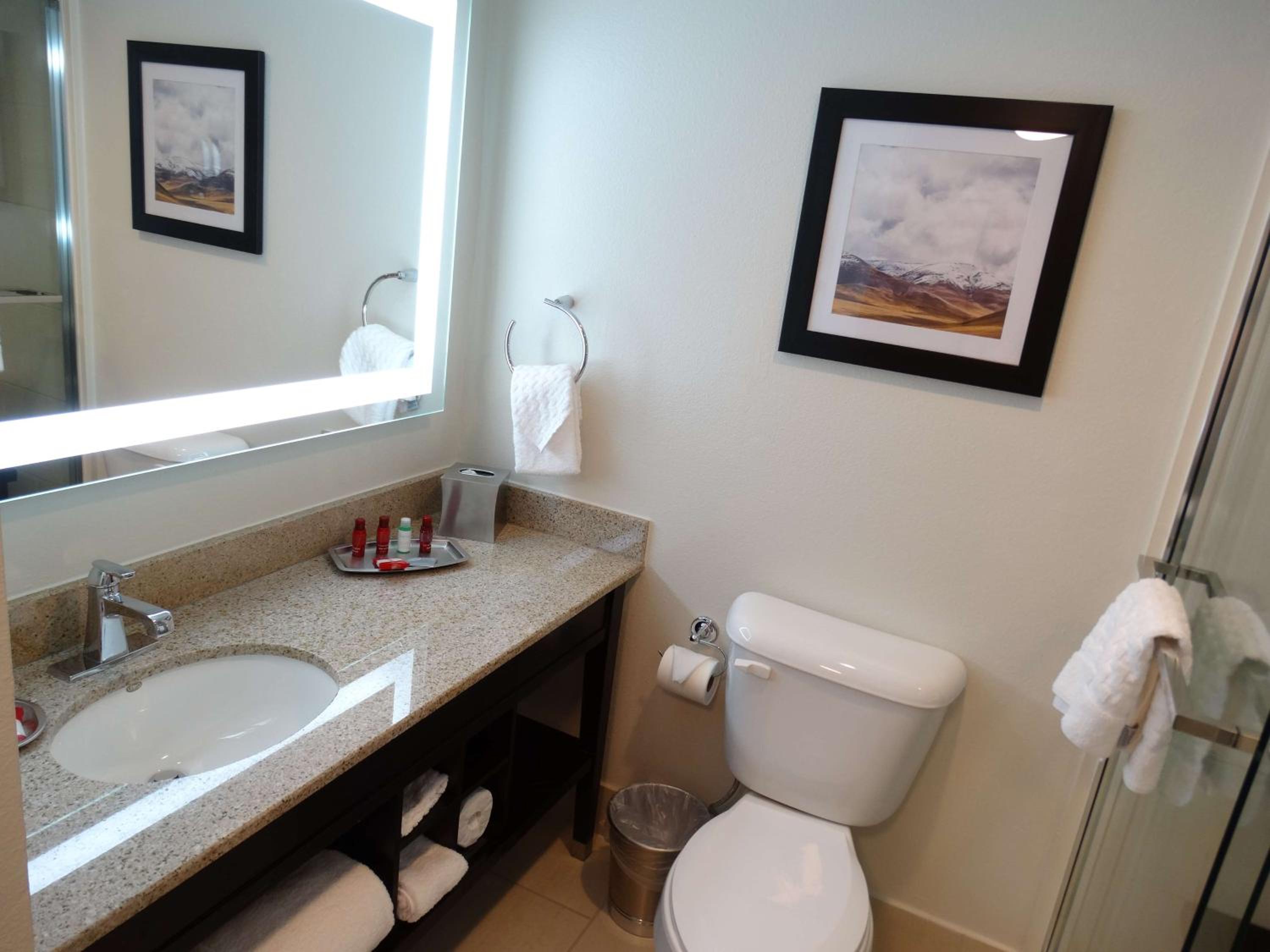 King Suite with Sofa Bed - Poolside thumbnail 6