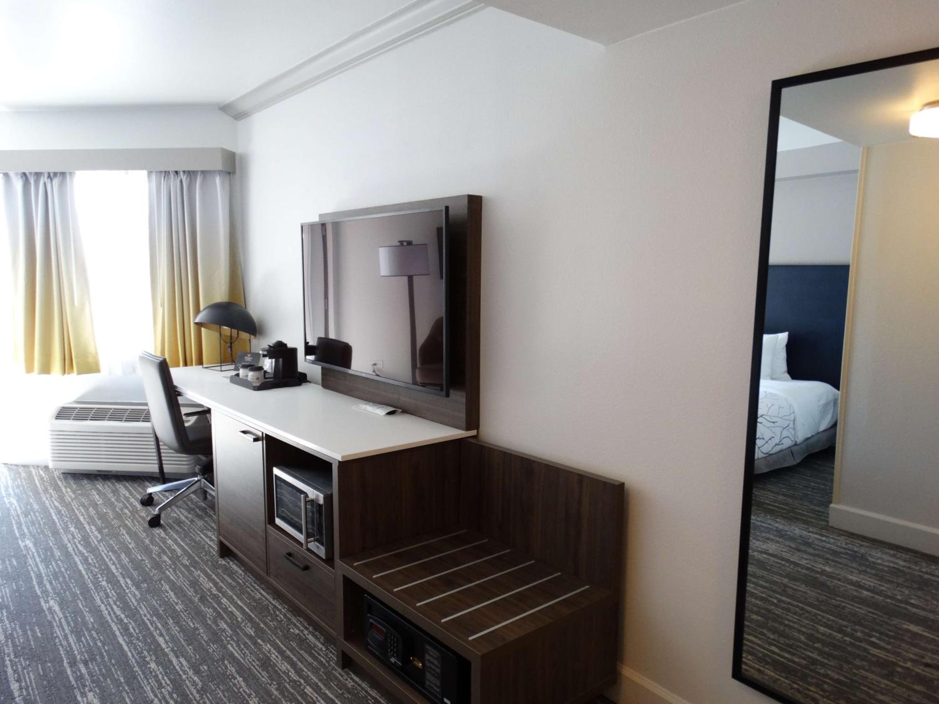 King Room with Mobility Accessible Tub and Sofa Bed