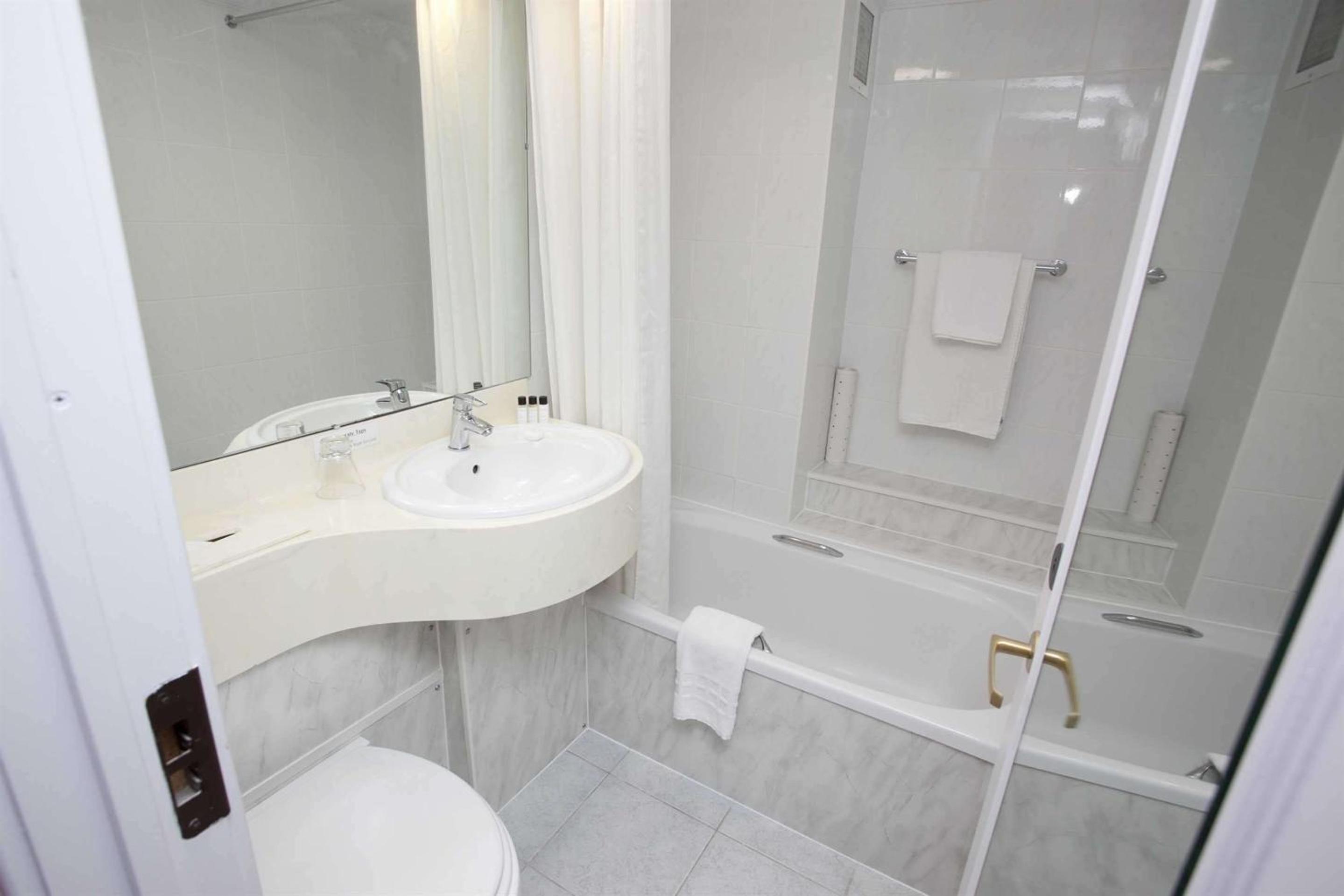 Small Double Room - Non-Smoking - Photo 7