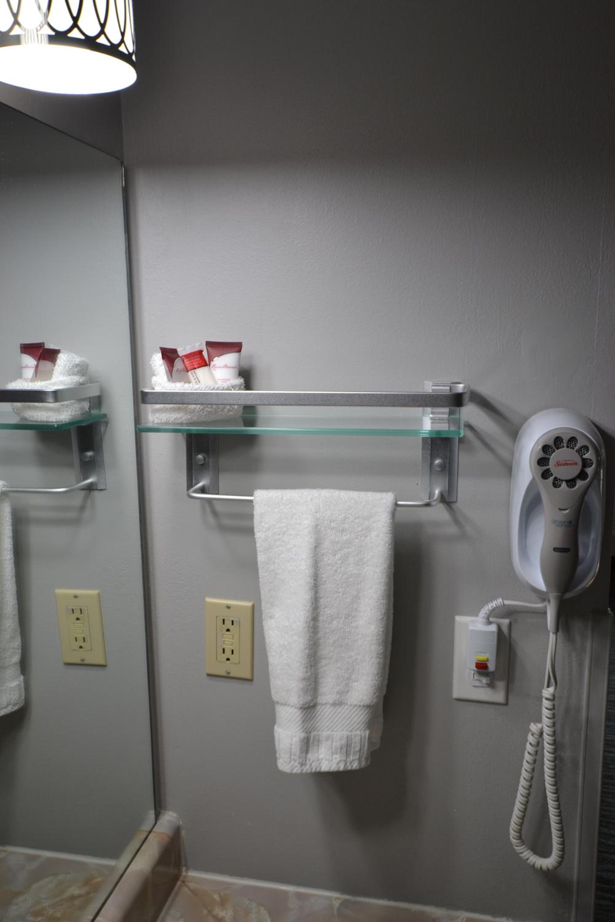 Double Room - Disability Access photo 3