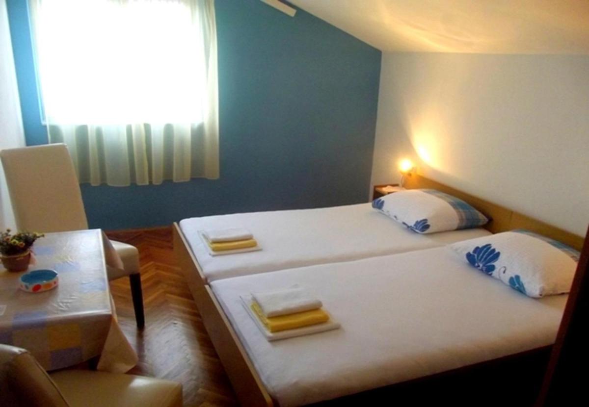Twin Room 1 photo 3