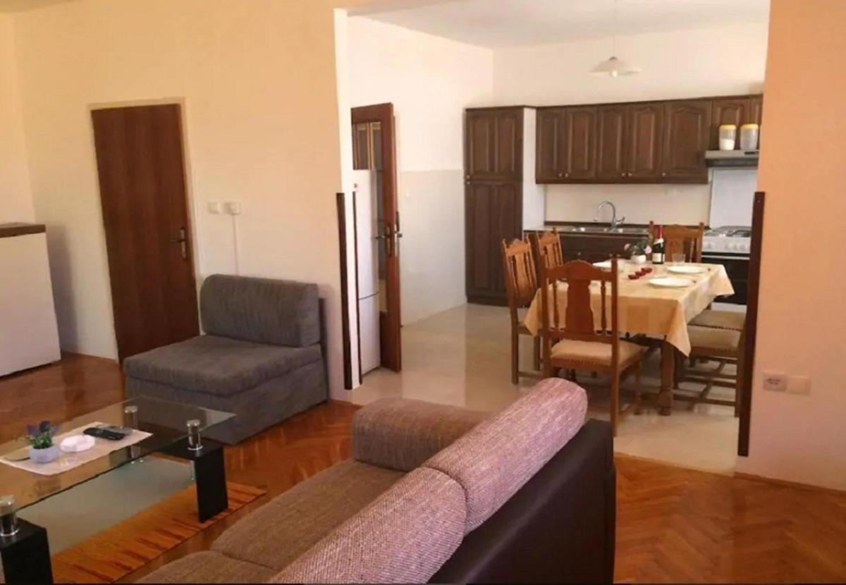Apartment 5 photo 2