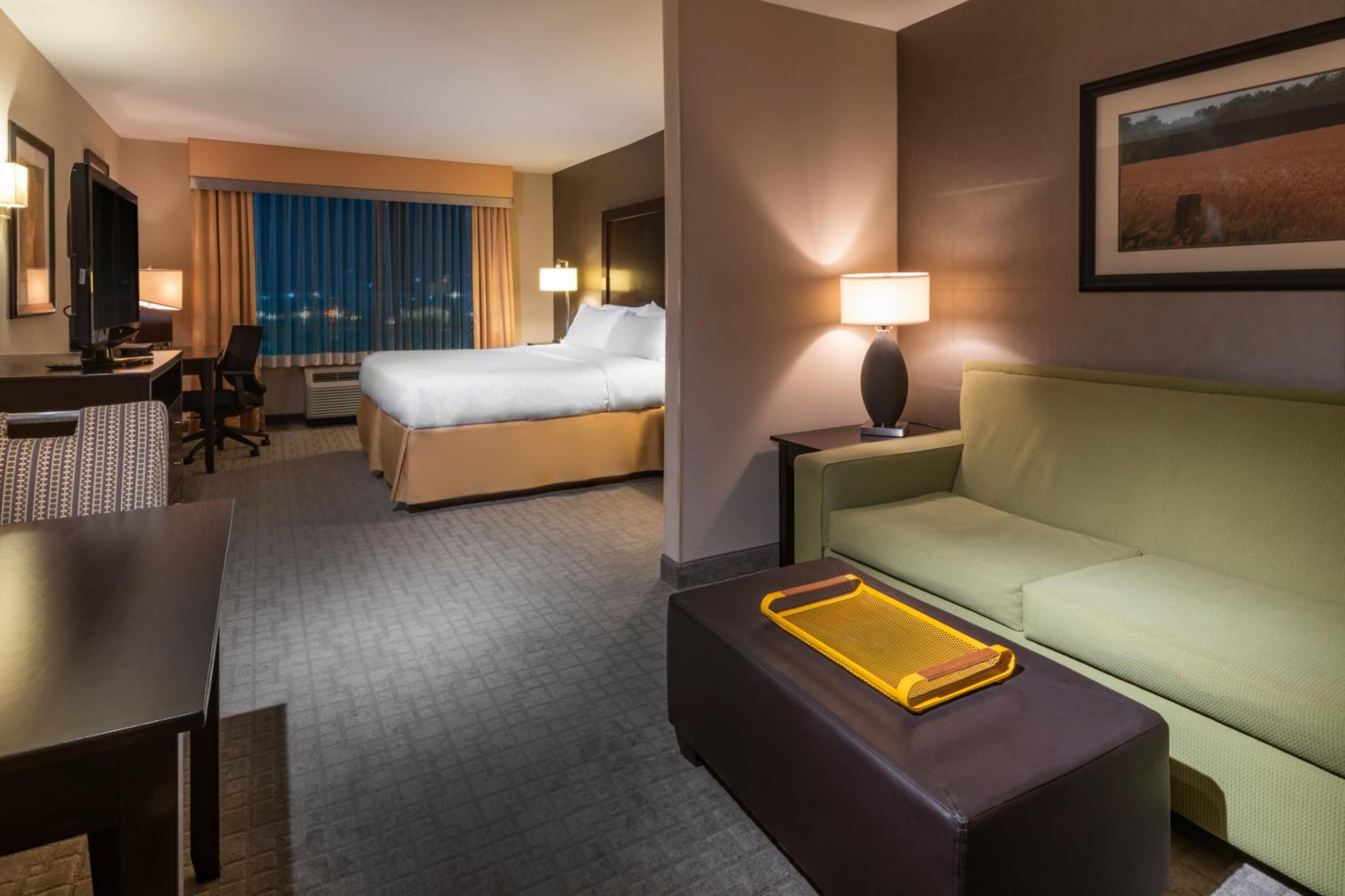 King Suite - Photo 3