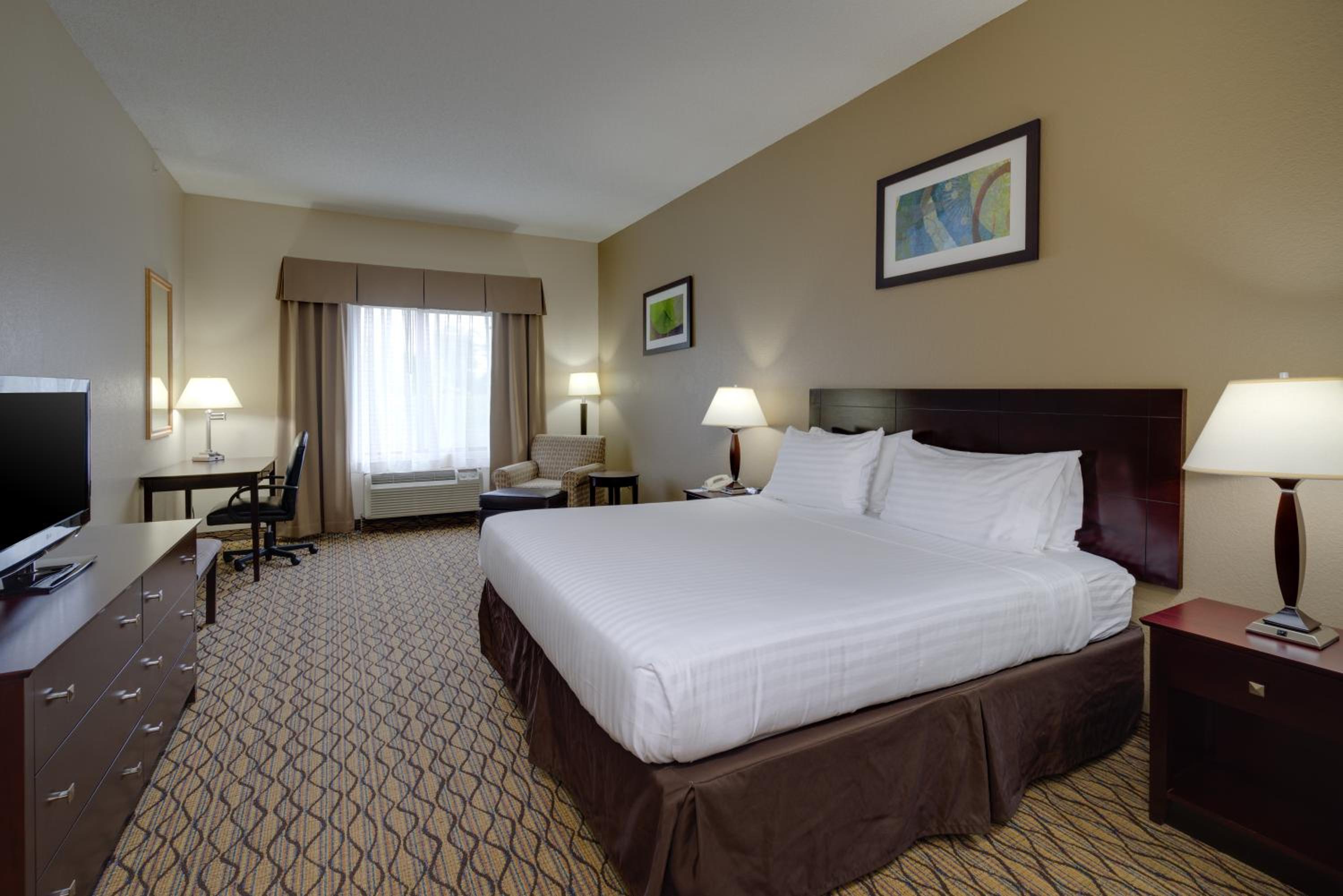 Standard King Room - Photo 5
