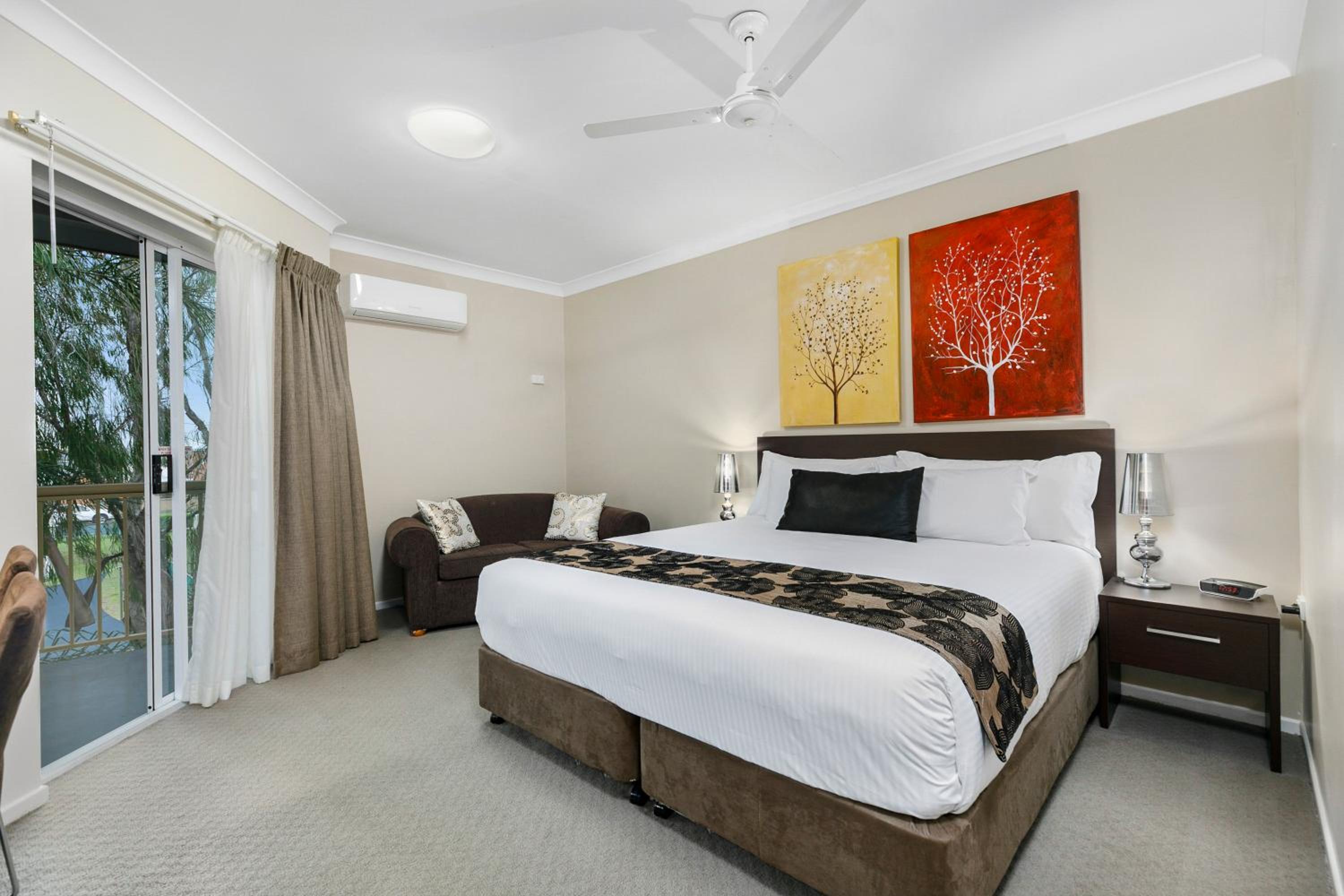 Deluxe King Room