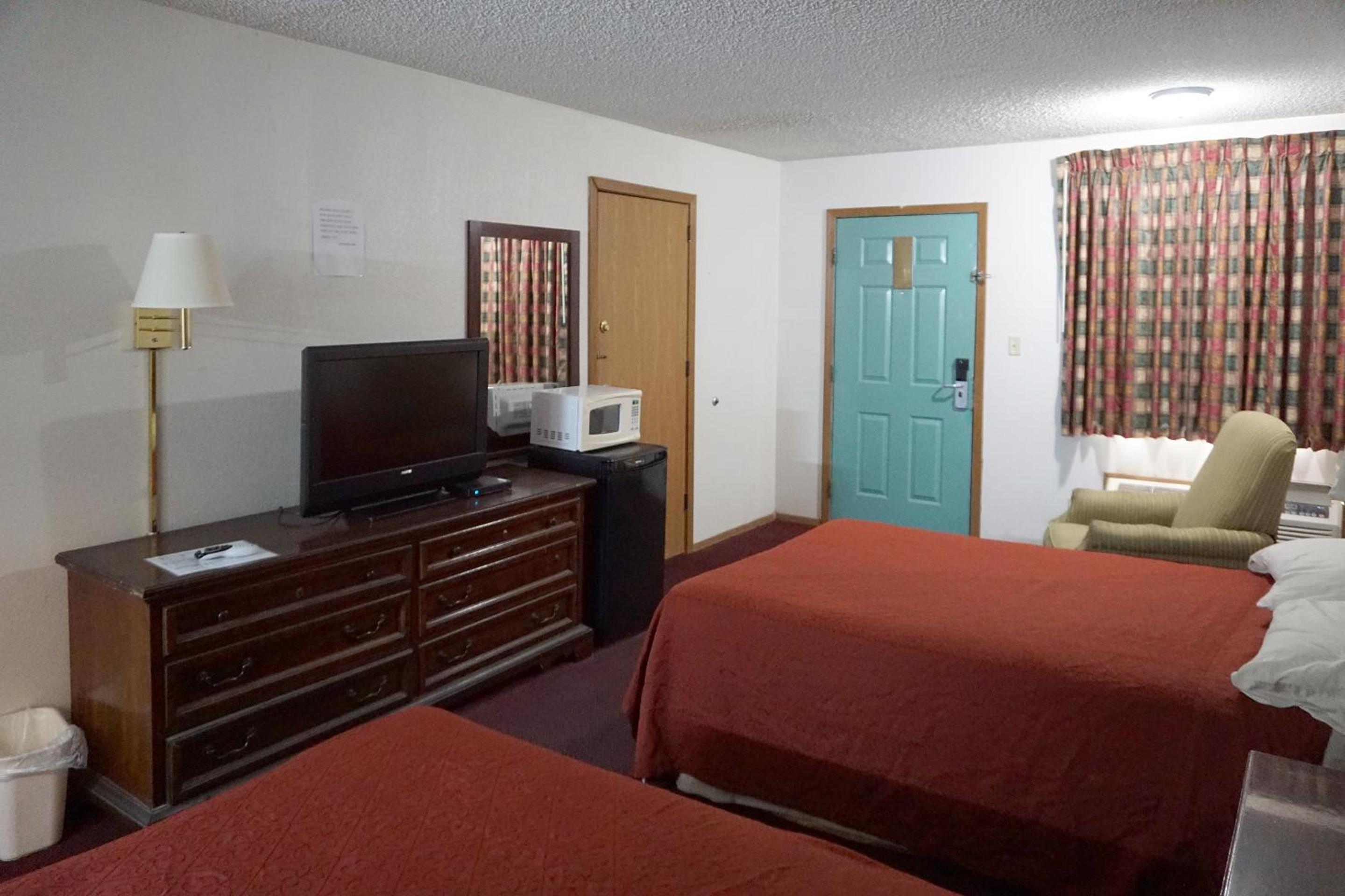 2 Full Beds Non-Smoking photo 3
