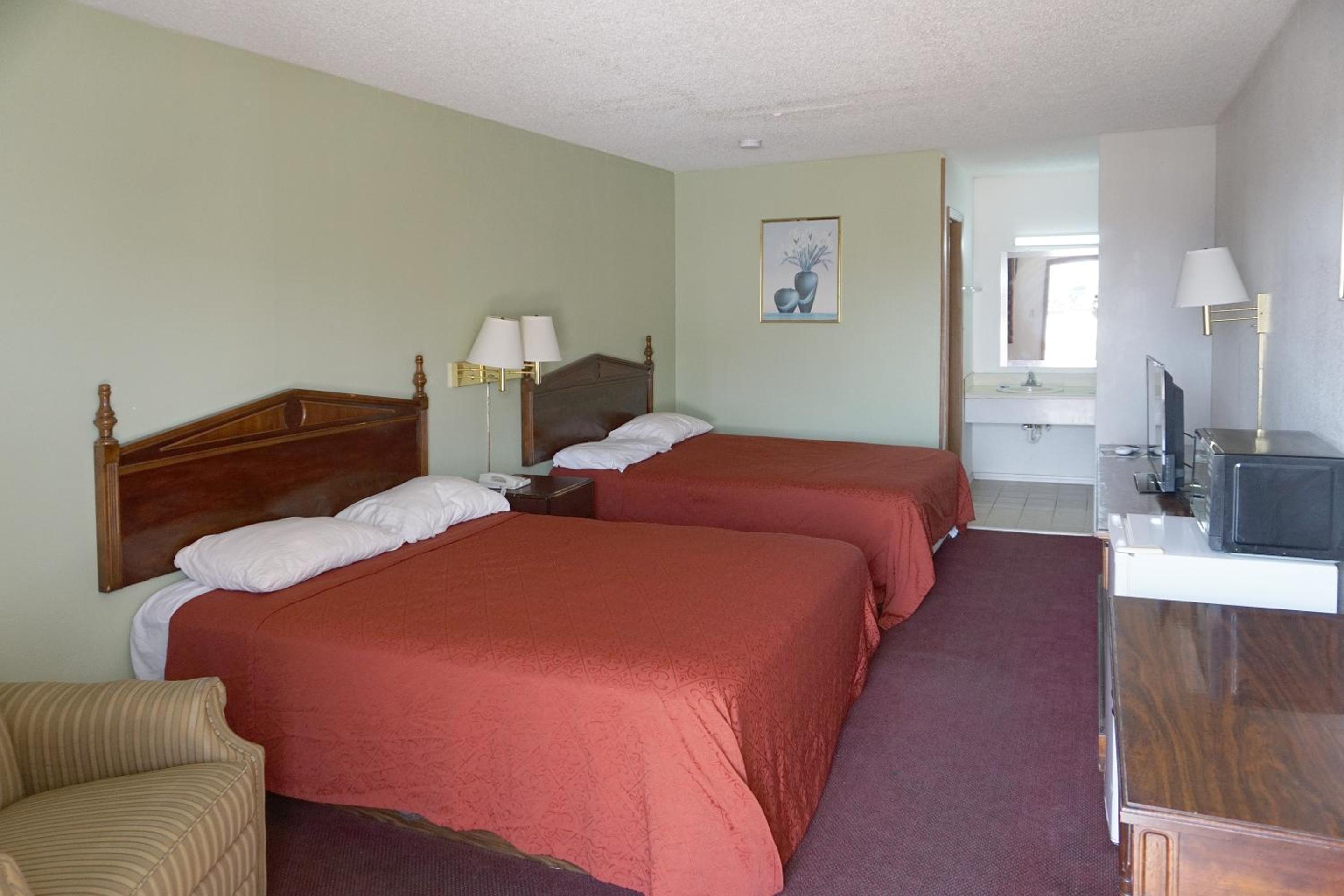 Queen Room with Two Queen Beds photo 1
