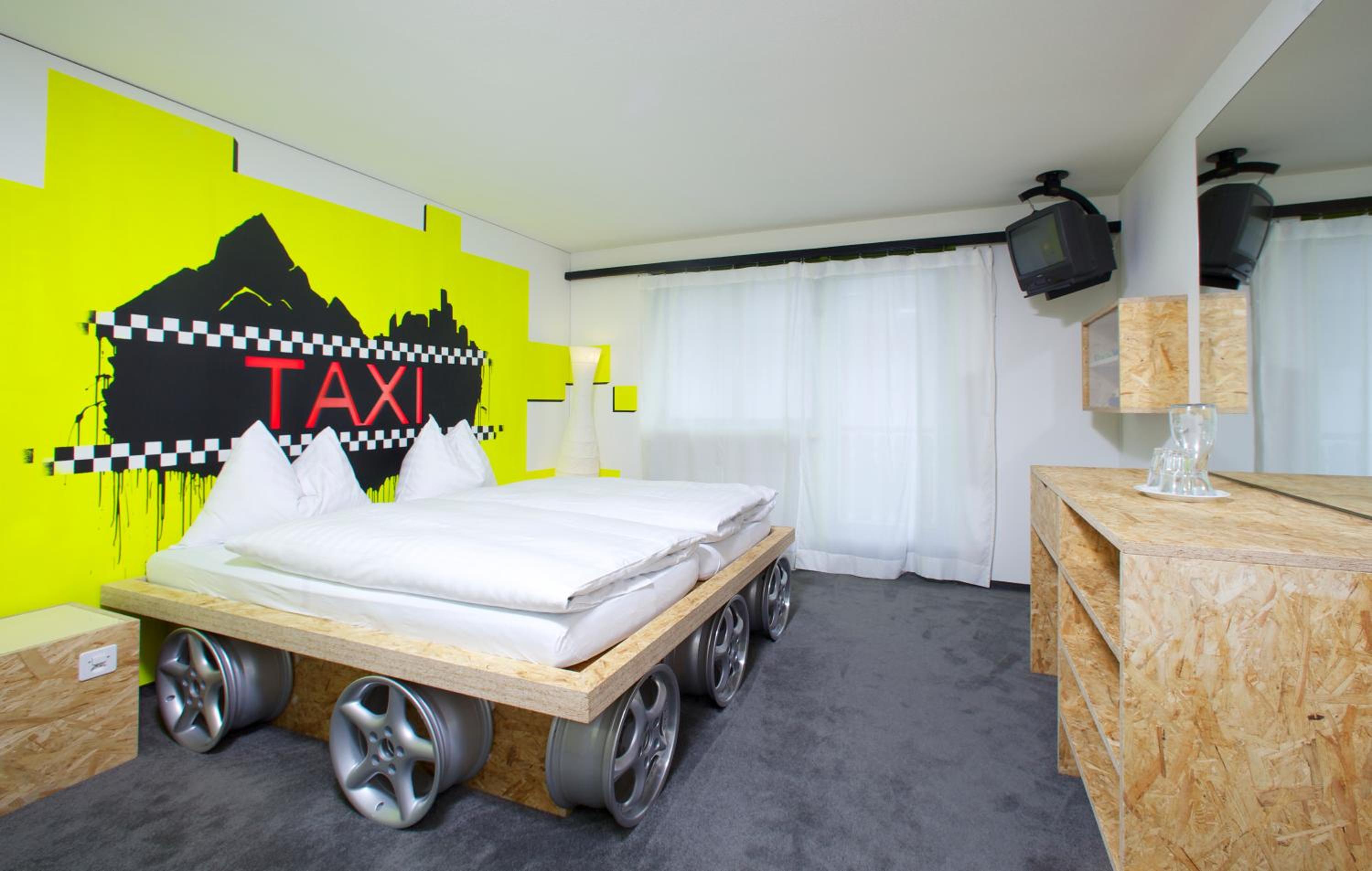 Double Room with Balcony - Photo 18