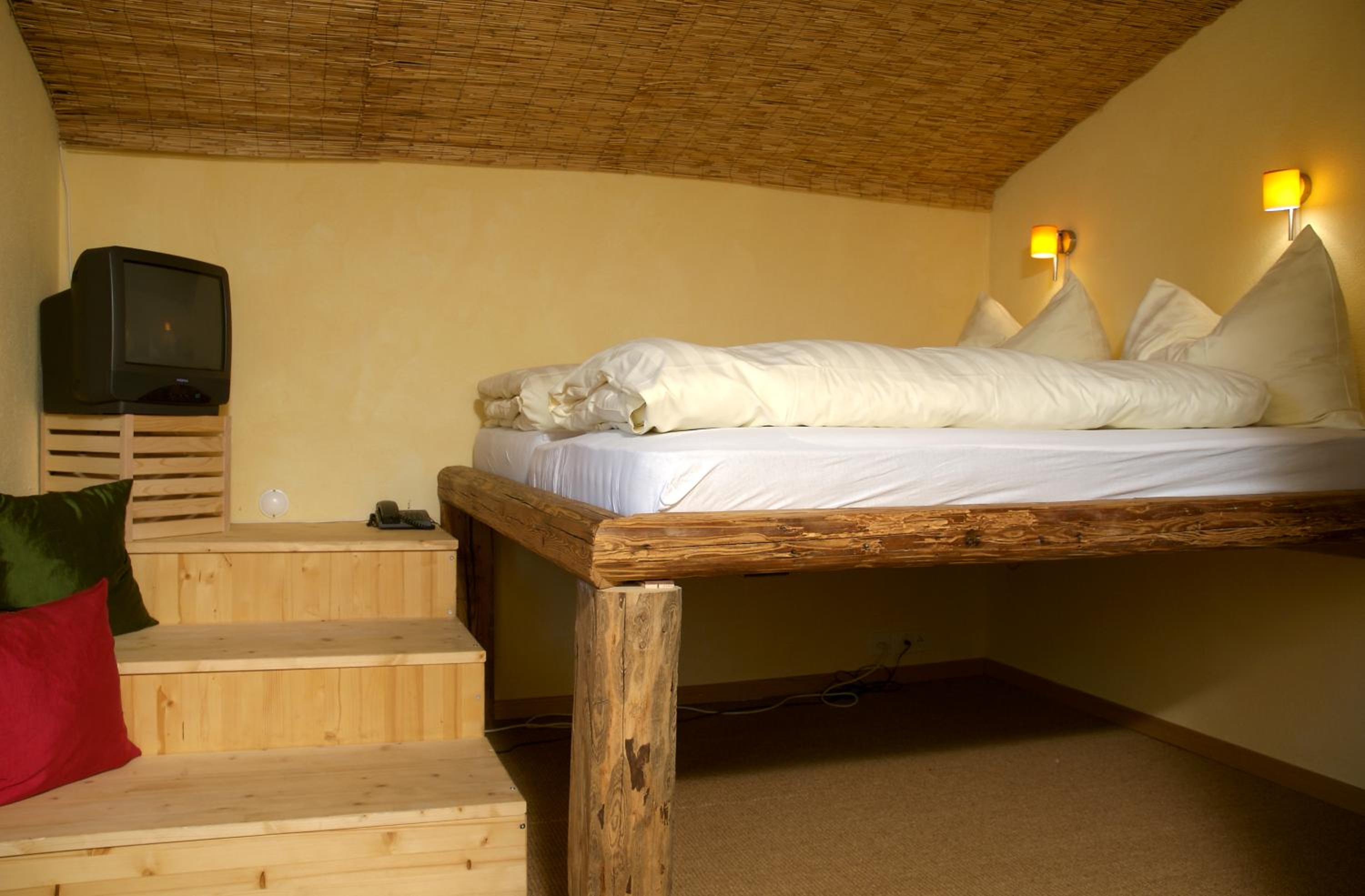 Double Room with Balcony - Photo 10