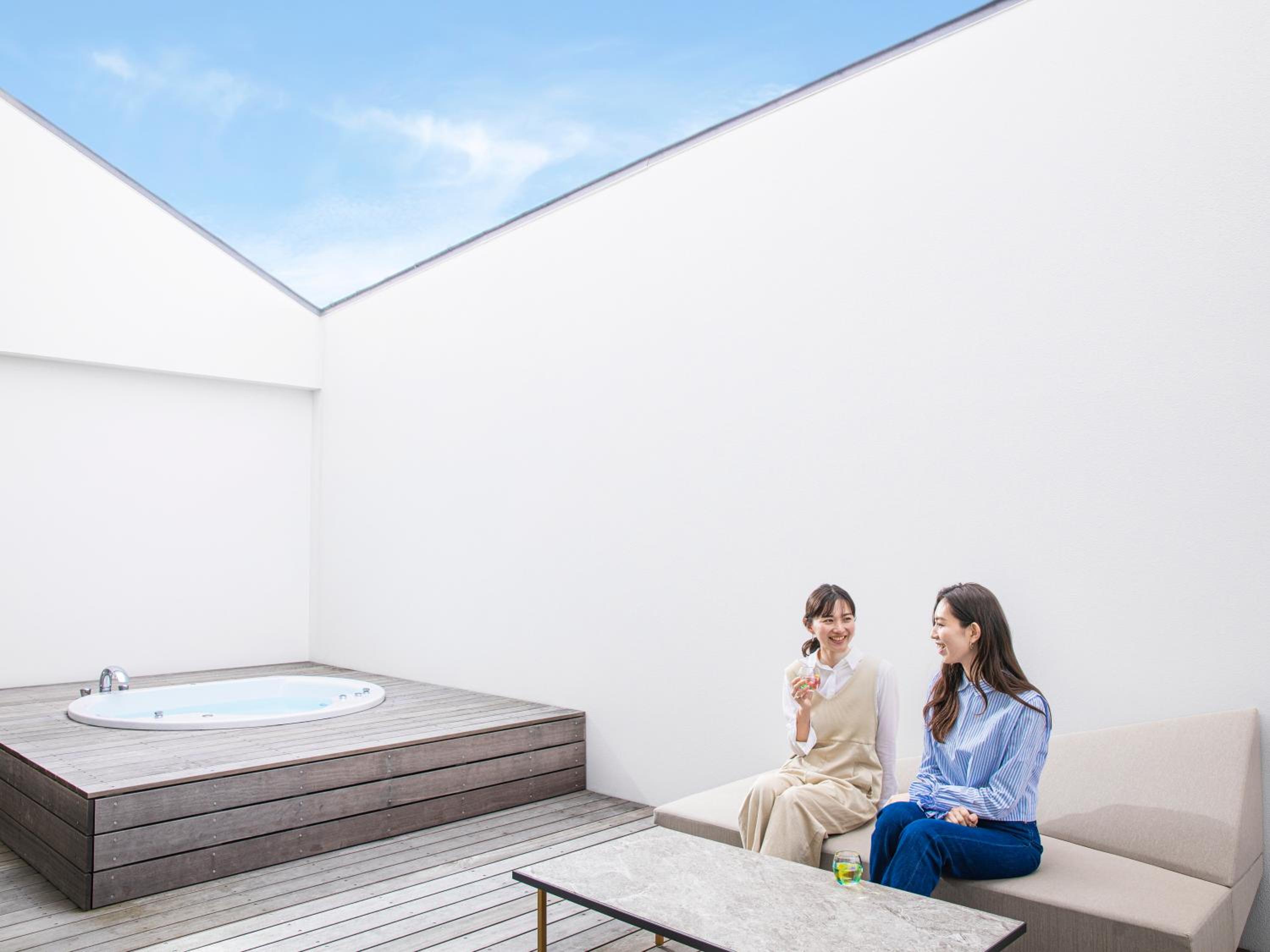 Deluxe Twin with Terrace and Private Outdoor Jacuzzi(Club Lounge Access Included) - Photo 29