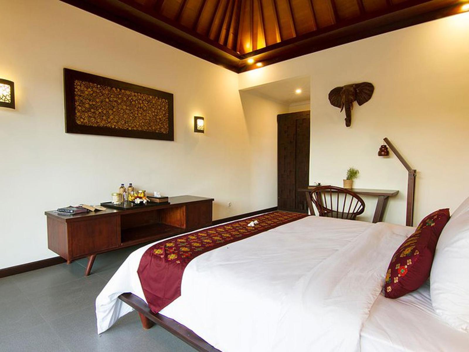 One-Bedroom with Pool View
