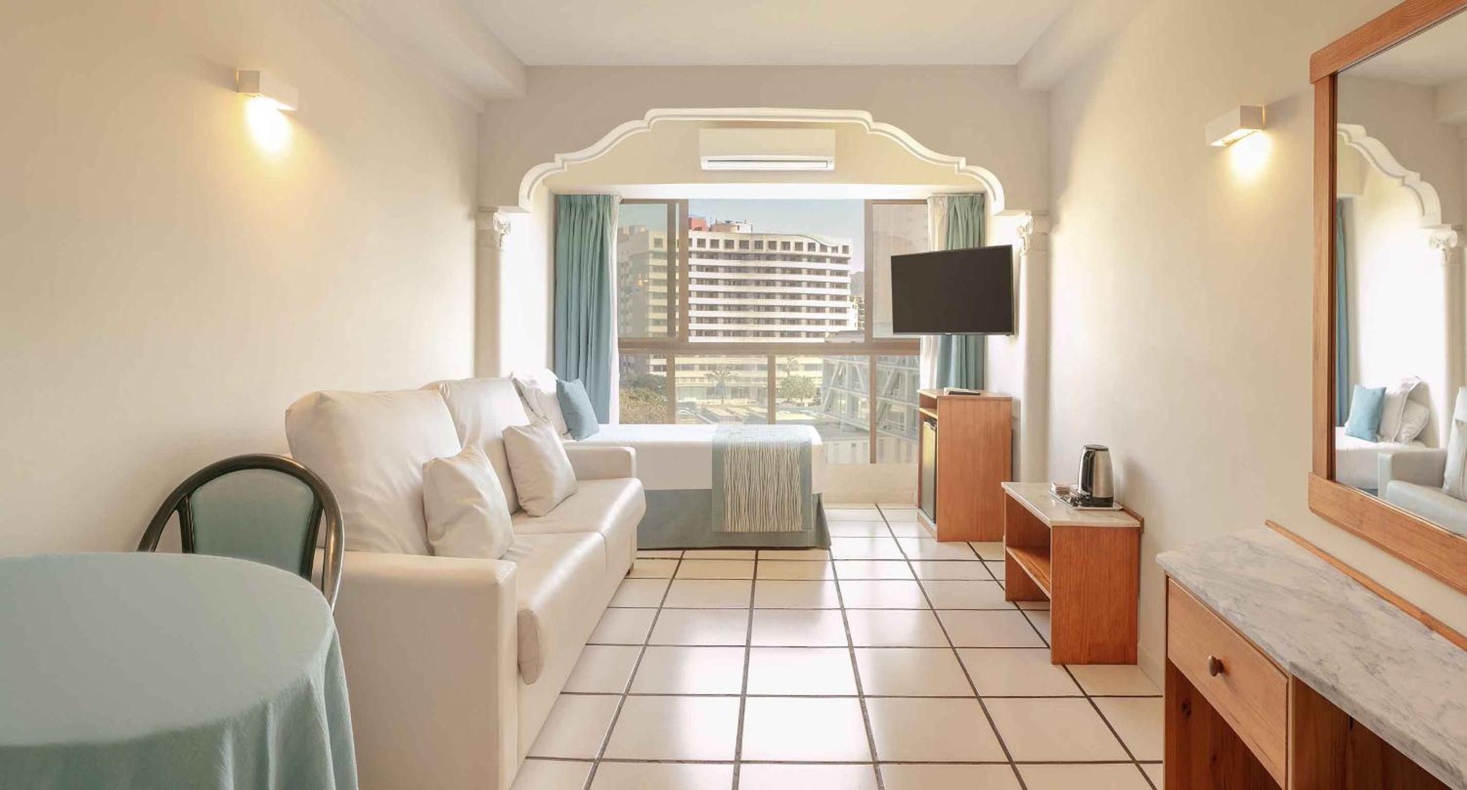 Family Room (2 Adults + 3 Children) - Photo 5