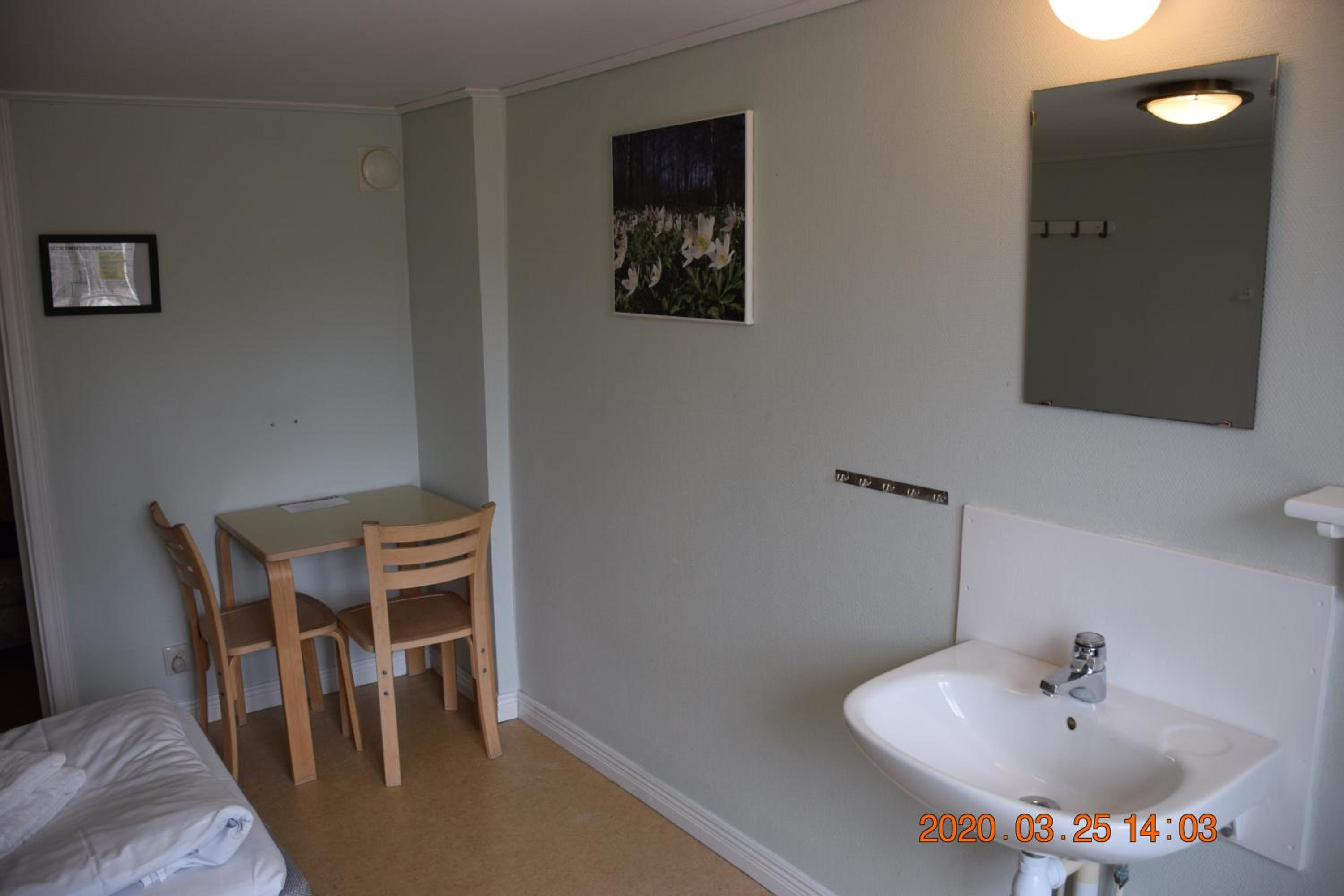 Single Room with Shared Bathroom photo 1